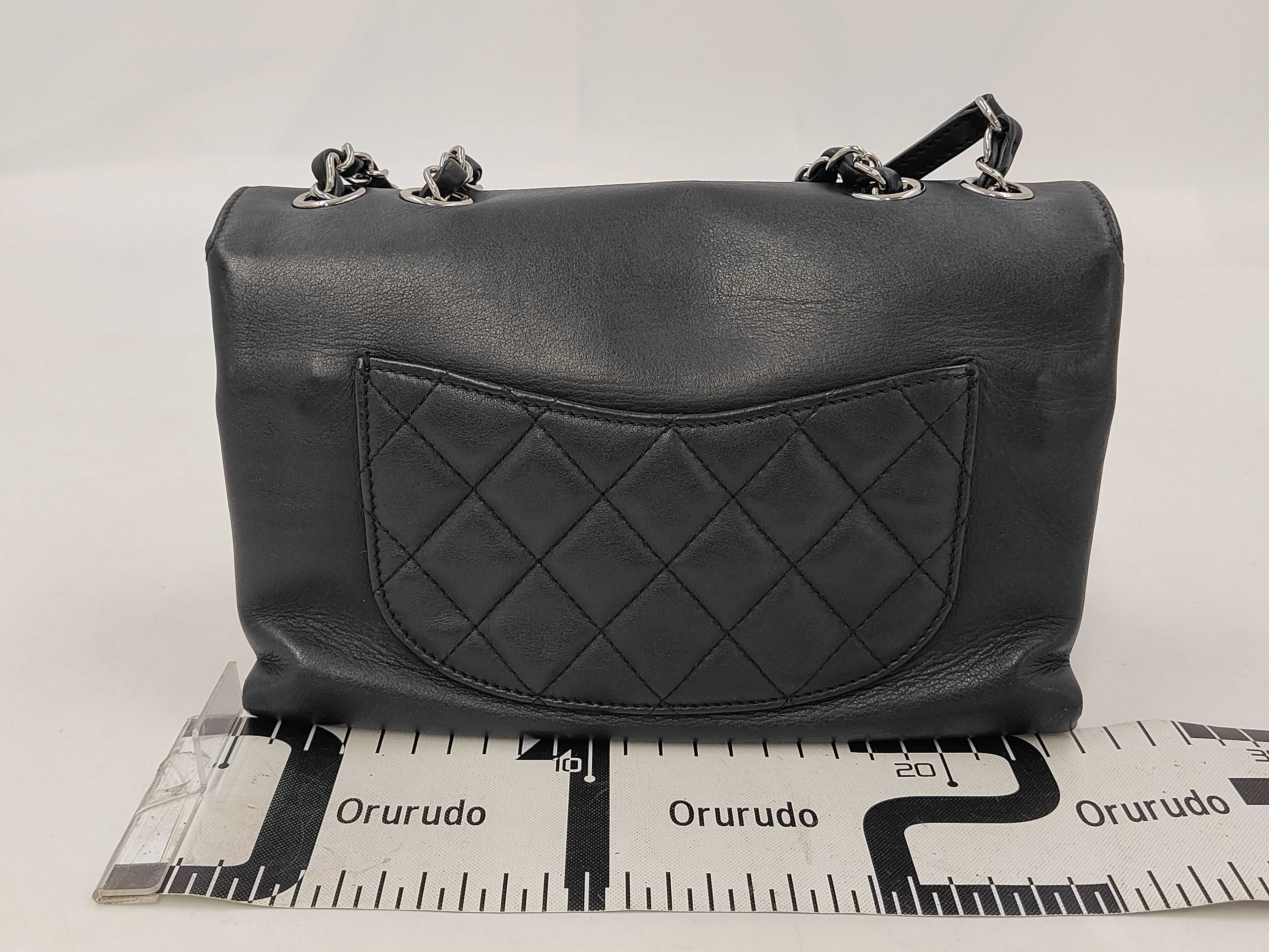 Matelassé Black Lambskin Shoulder Bag — view 2