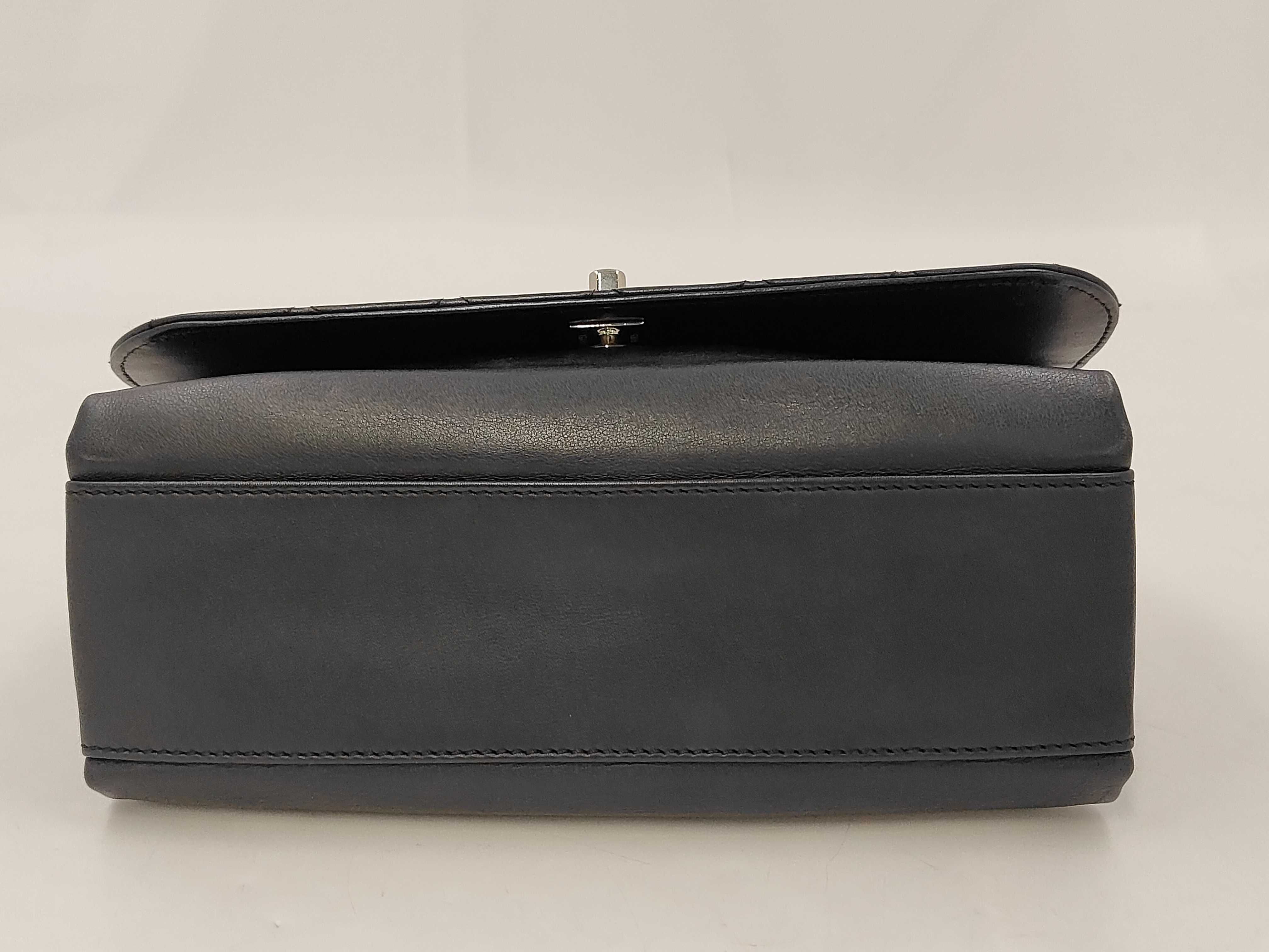Matelassé Black Lambskin Shoulder Bag — view 4