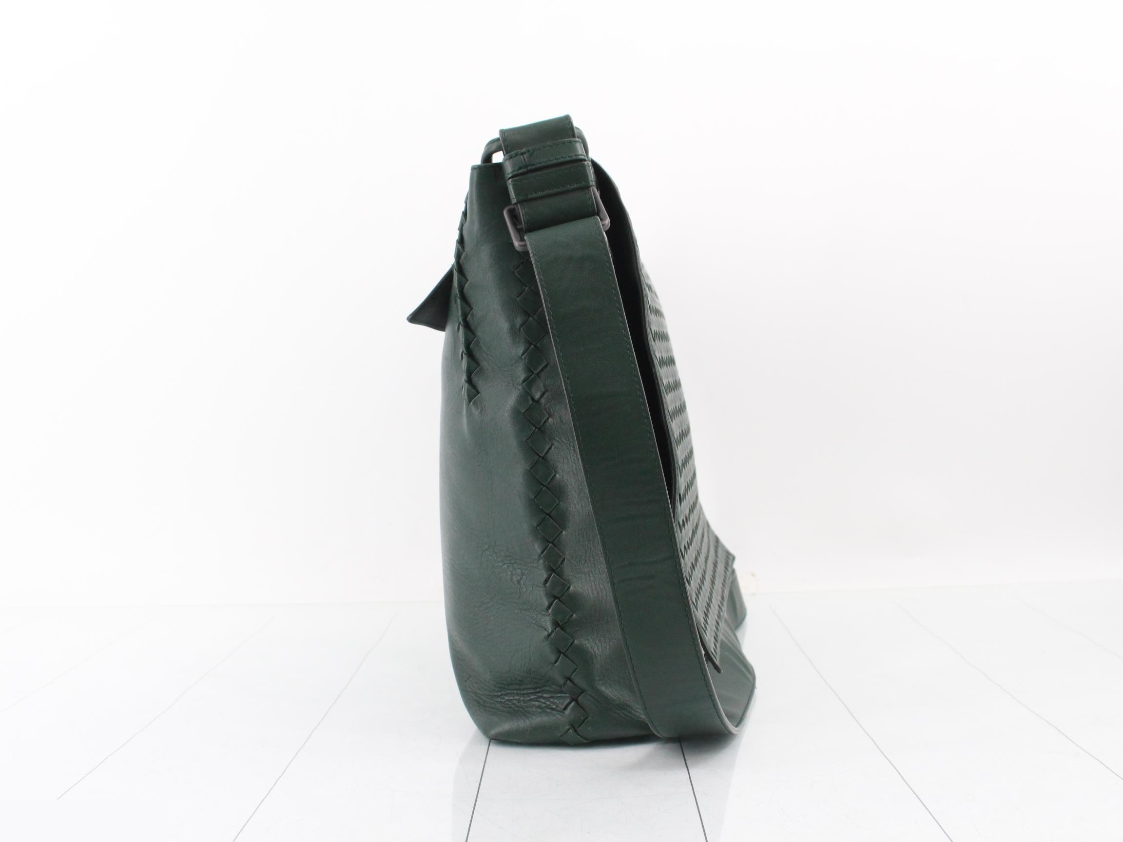 Intrecciato shoulder bag, leather, green — view 4