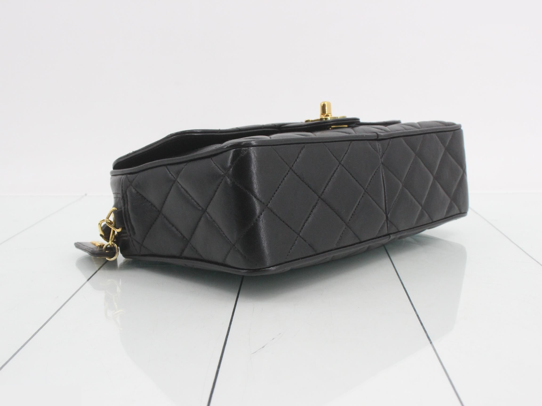 Matelassé 25 Classic Chain Shoulder Bag, Lambskin, Black, Series 3 — view 5
