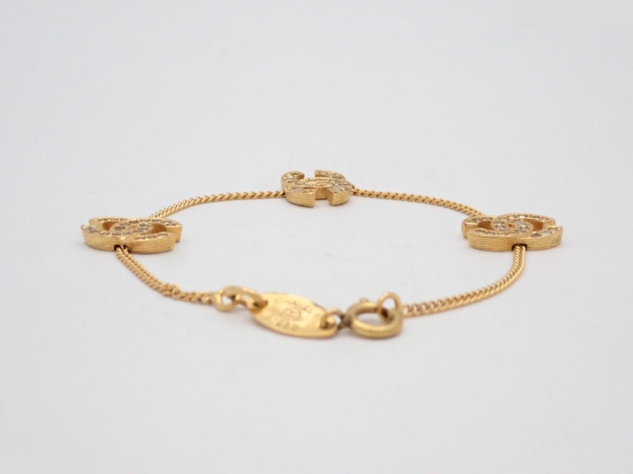 Other lines: Precious metal bracelets and bangles (metal), wrist circumference approximately 17 cm. — view 2