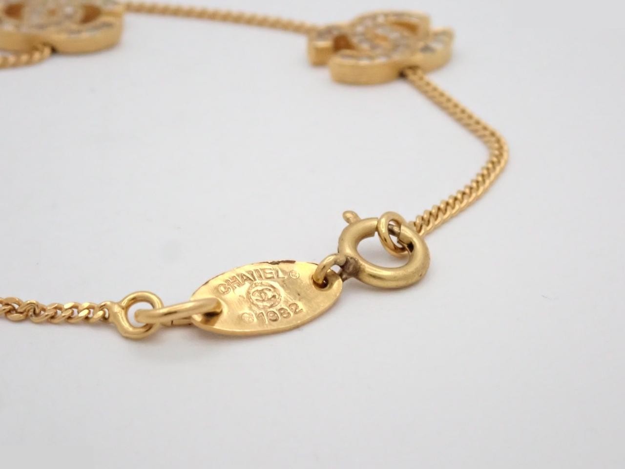Other lines: Precious metal bracelets and bangles (metal), wrist circumference approximately 17 cm. — view 3