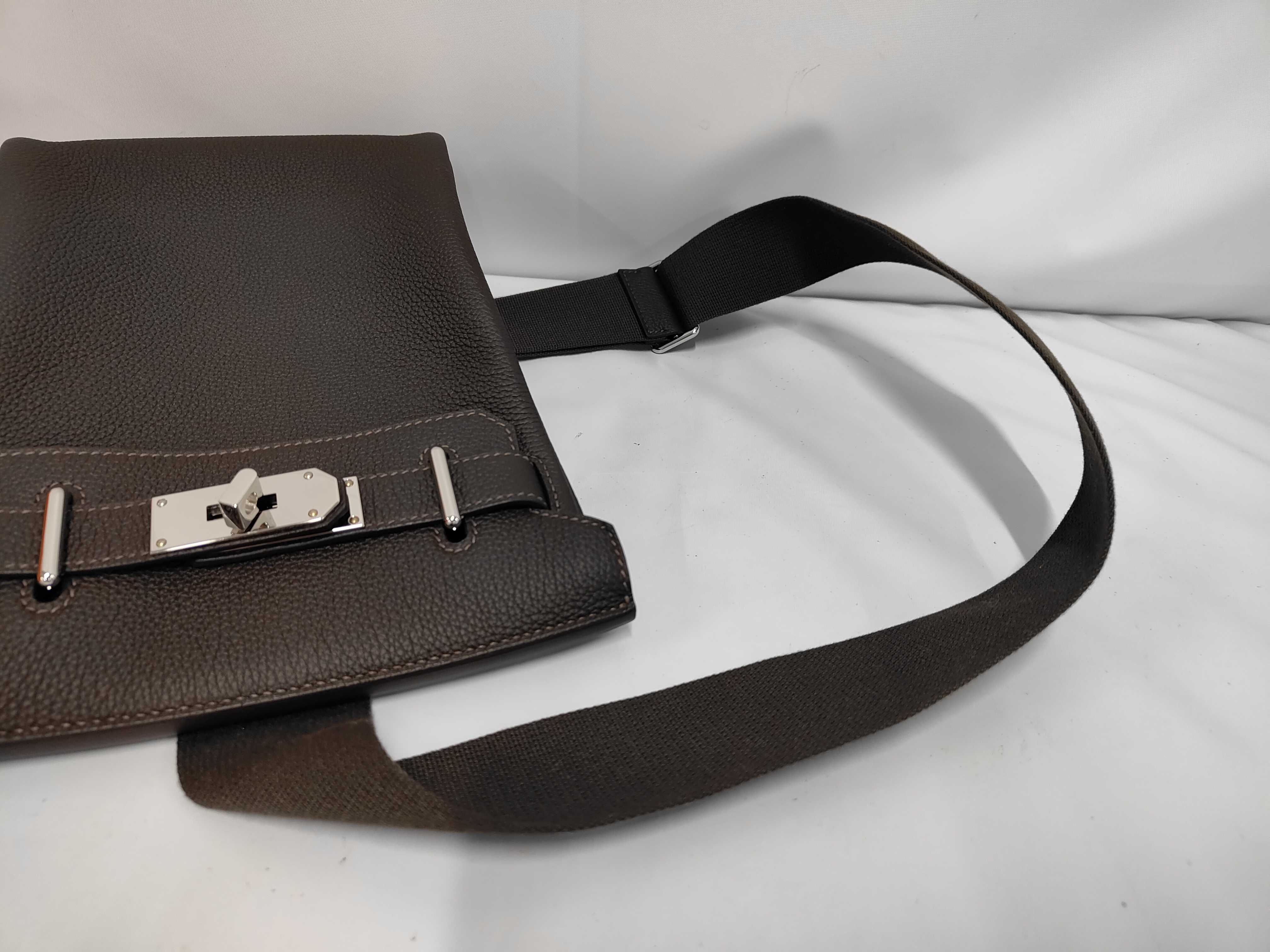 Kelly Accad PM Access Bevelle Togo Leather Silver Hardware G Stamp Shoulder Bag — view 5