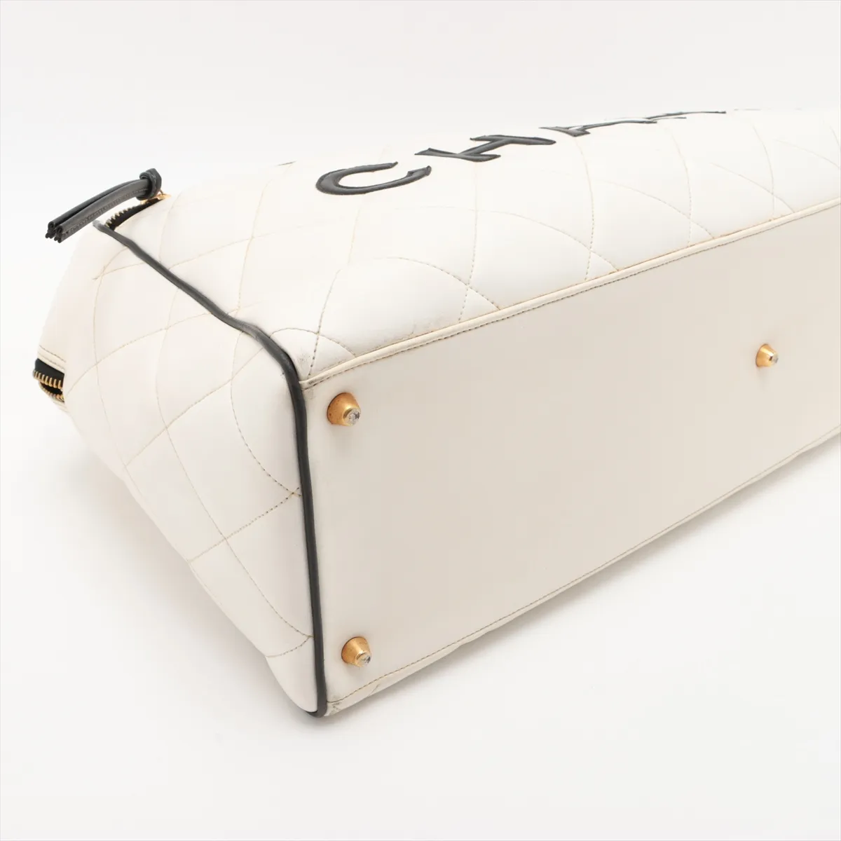 Matelassé Lambskin Boston Bag, Logo, White, Gold Hardware, Sticker Peeling — view 4