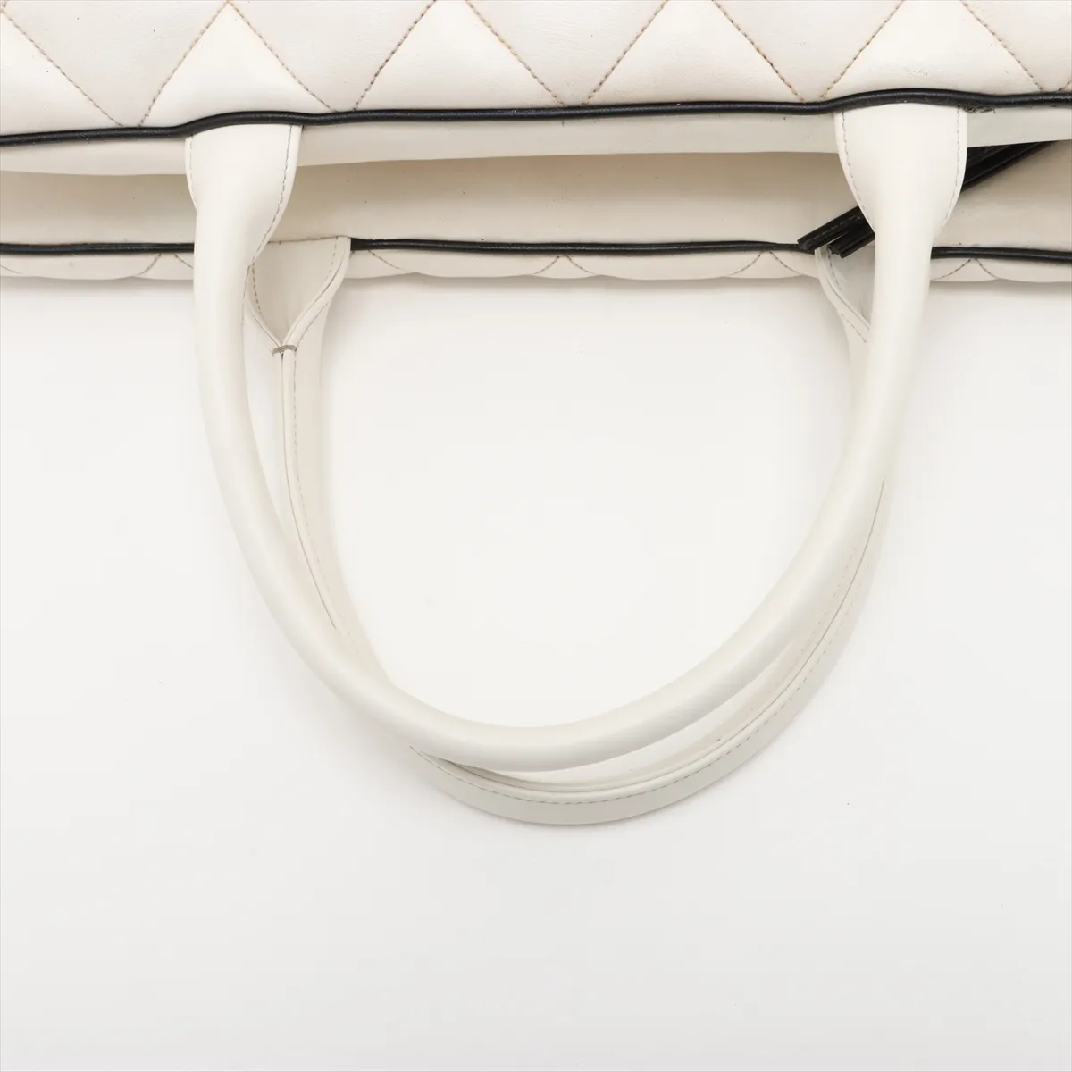 Matelassé Lambskin Boston Bag, Logo, White, Gold Hardware, Sticker Peeling — view 5