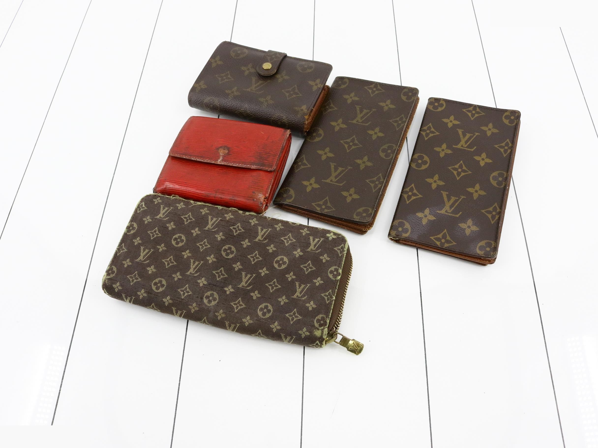 Five wallets in one set
