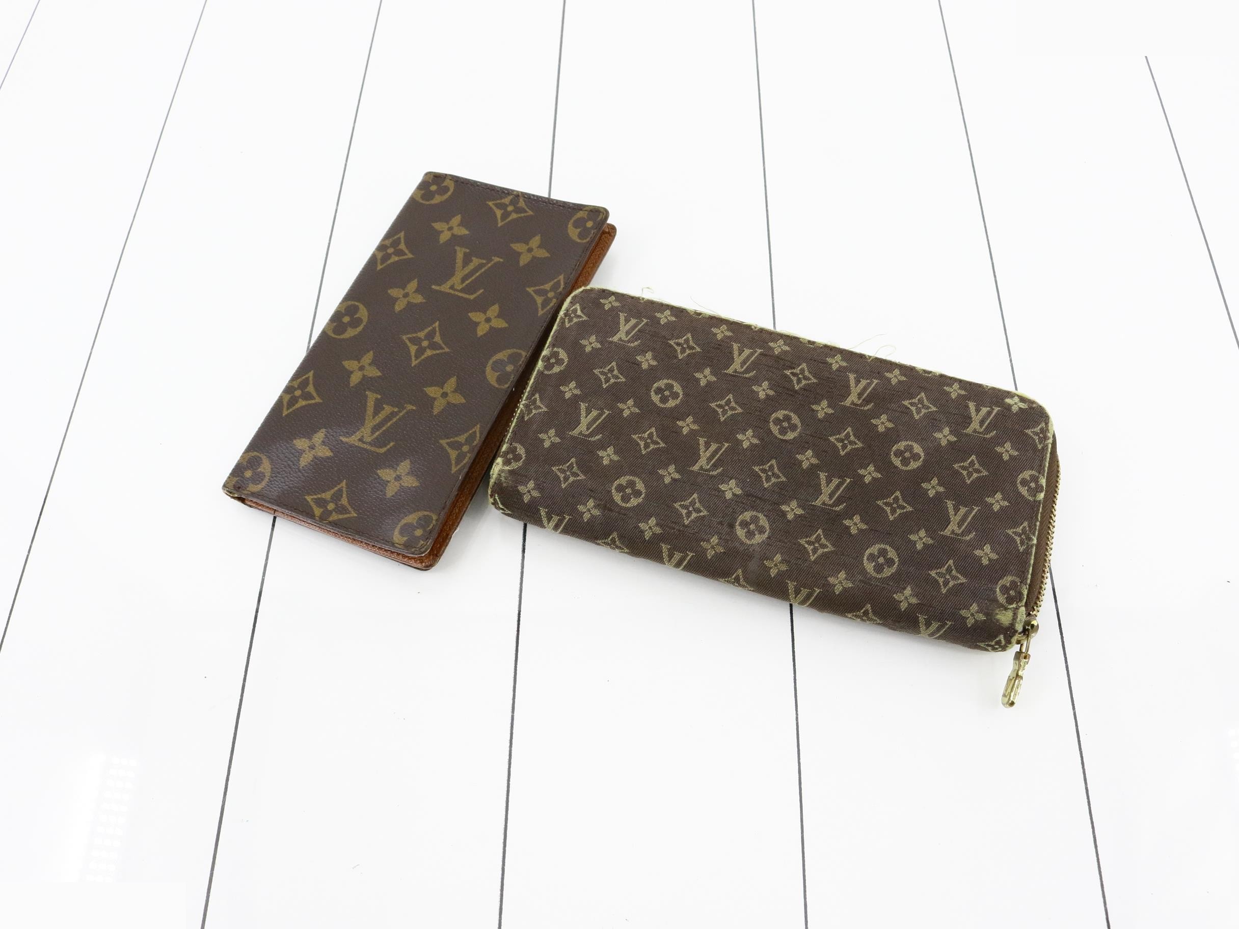 Five wallets in one set — view 3