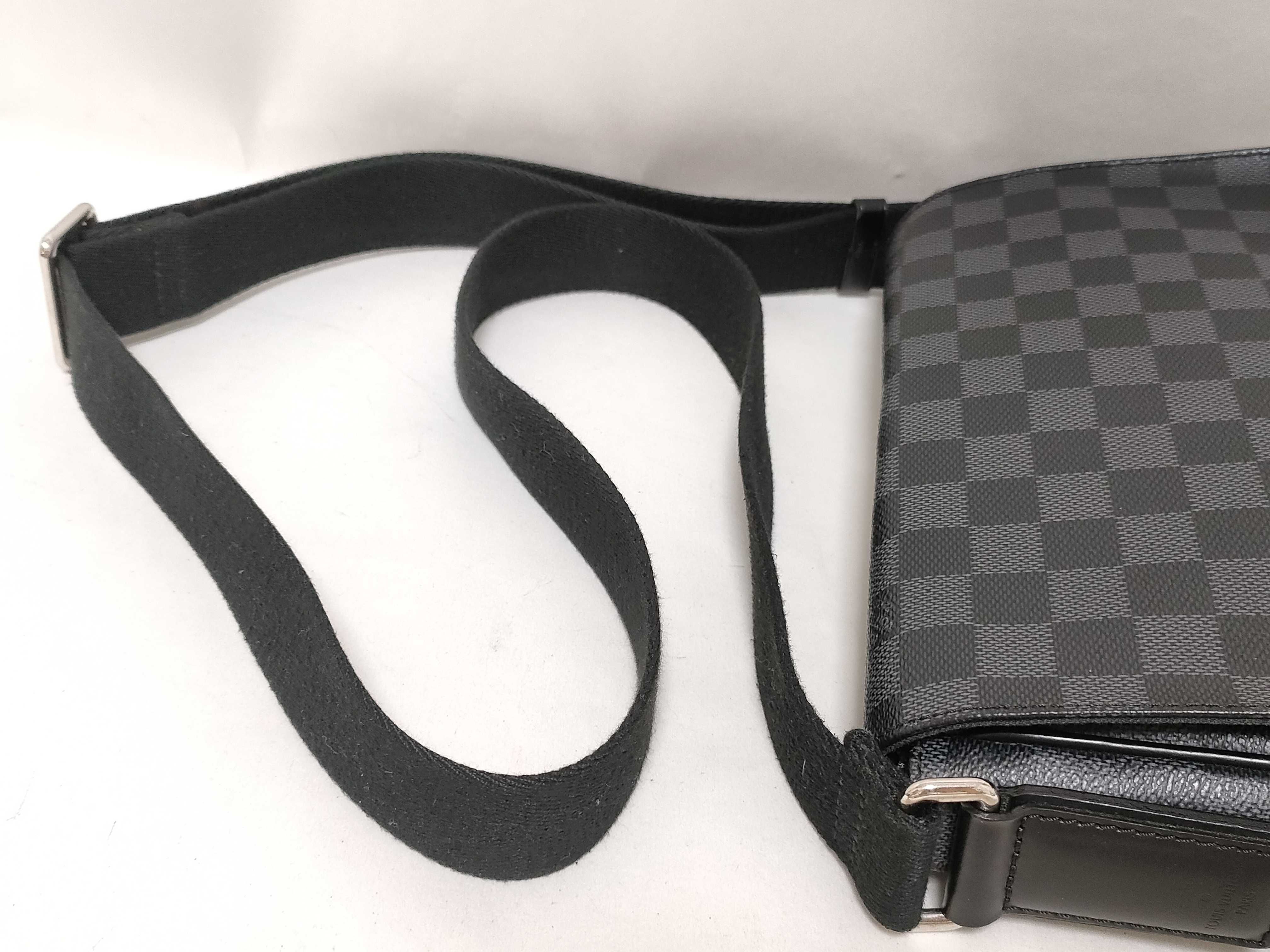 Damier Graphite N41260 Damier Graphite District PM Shoulder Bag — view 3