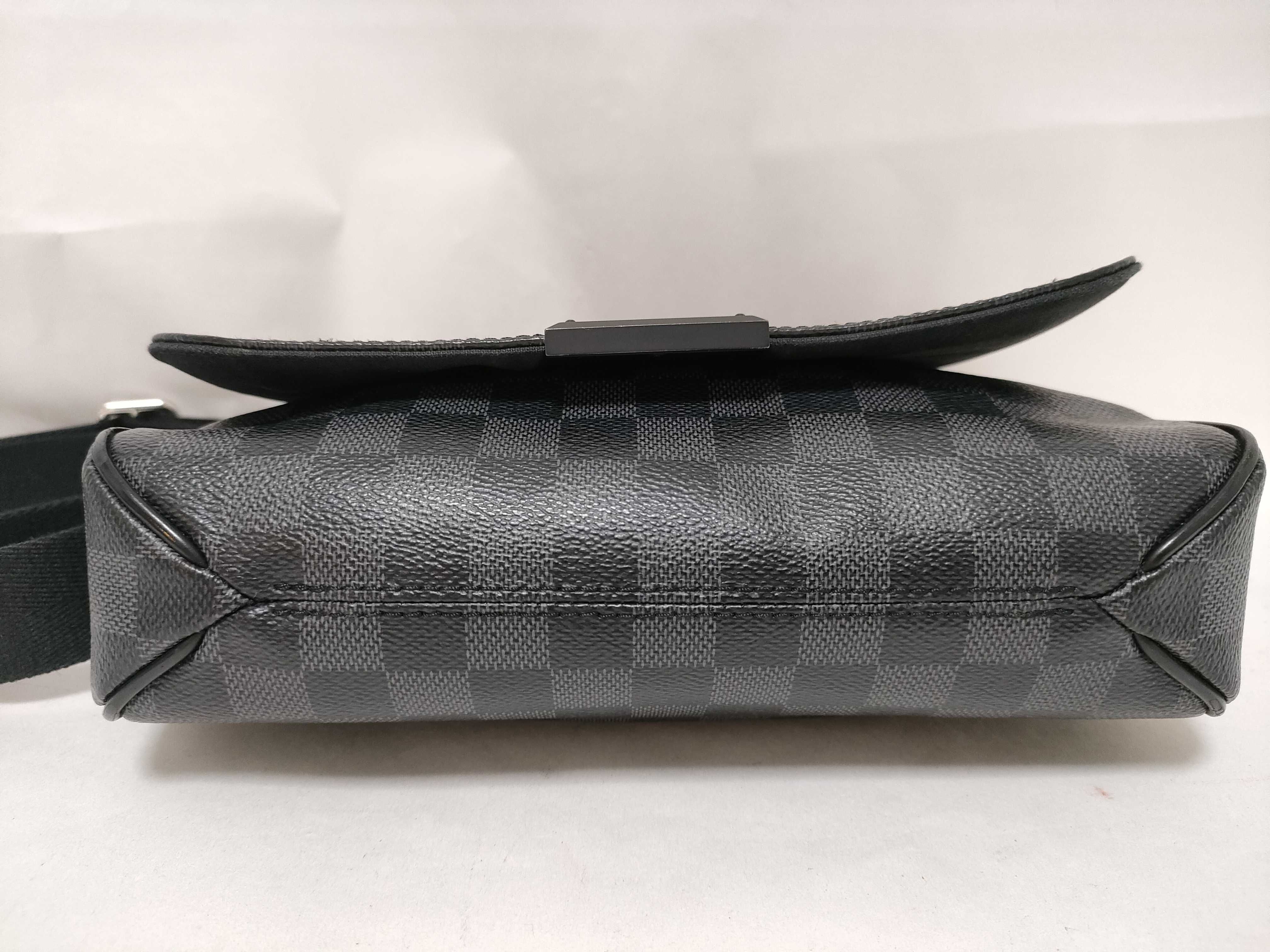 Damier Graphite N41260 Damier Graphite District PM Shoulder Bag — view 7