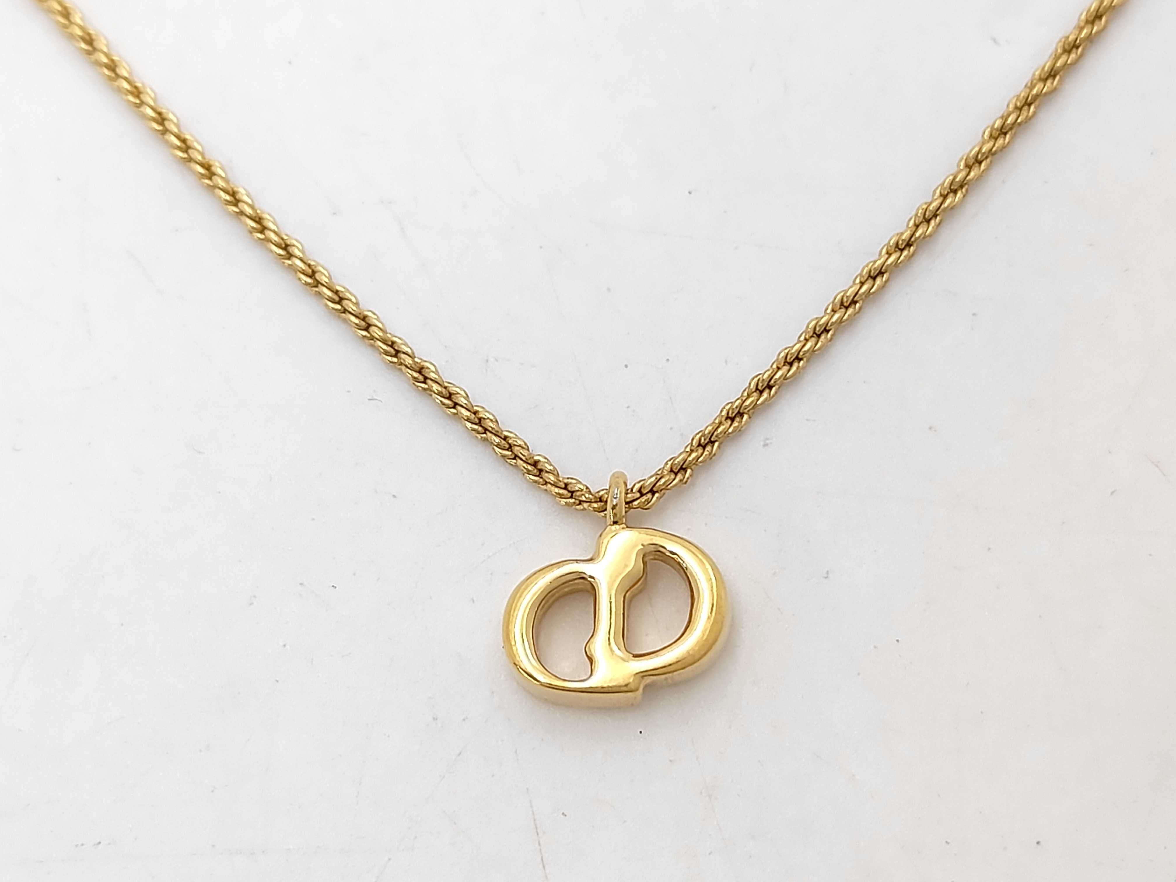 necklace — view 3