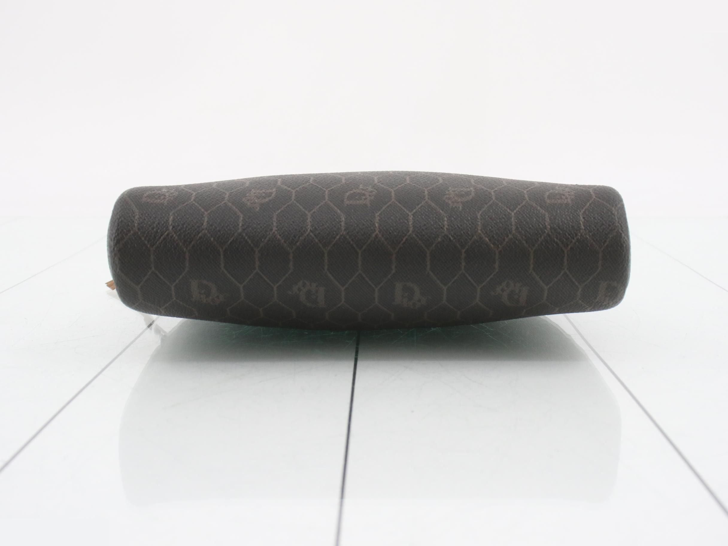 pouch — view 3