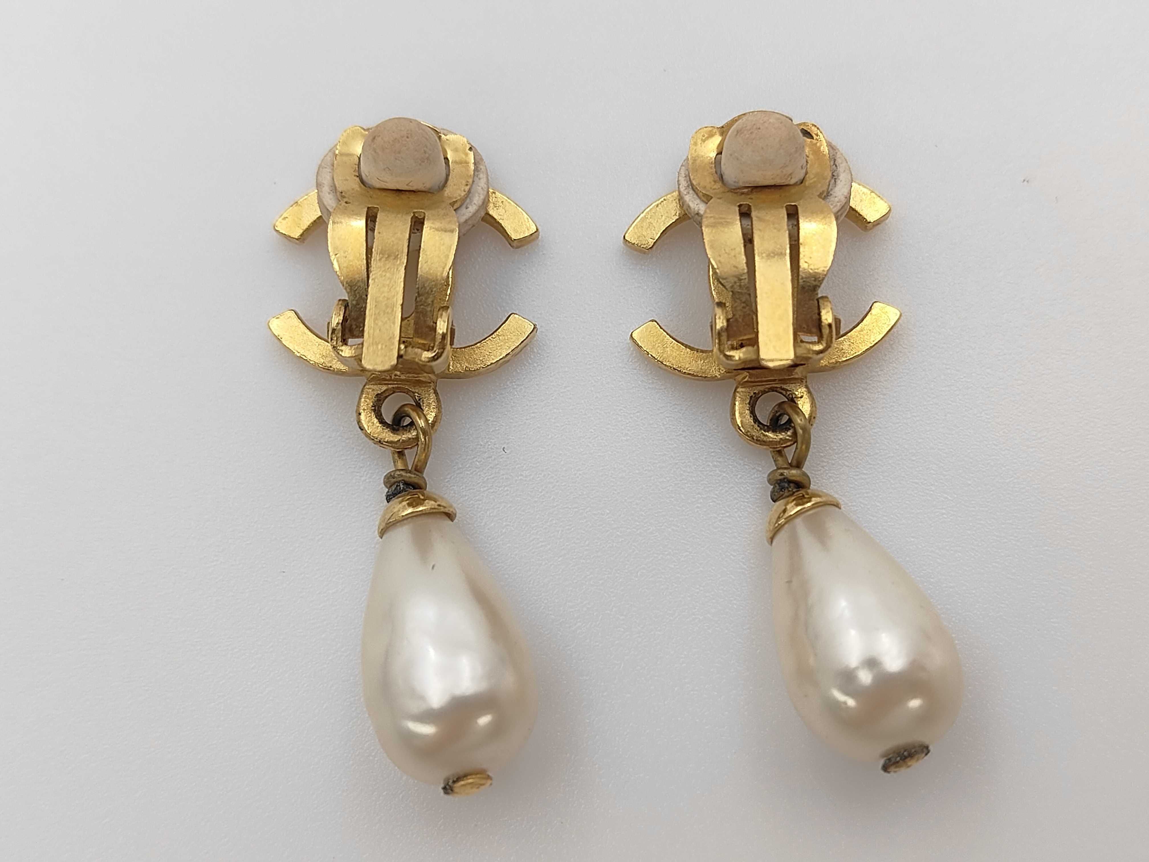 Earrings (with box) - Drop-shaped pearl earrings with Coco Mark design. — view 2