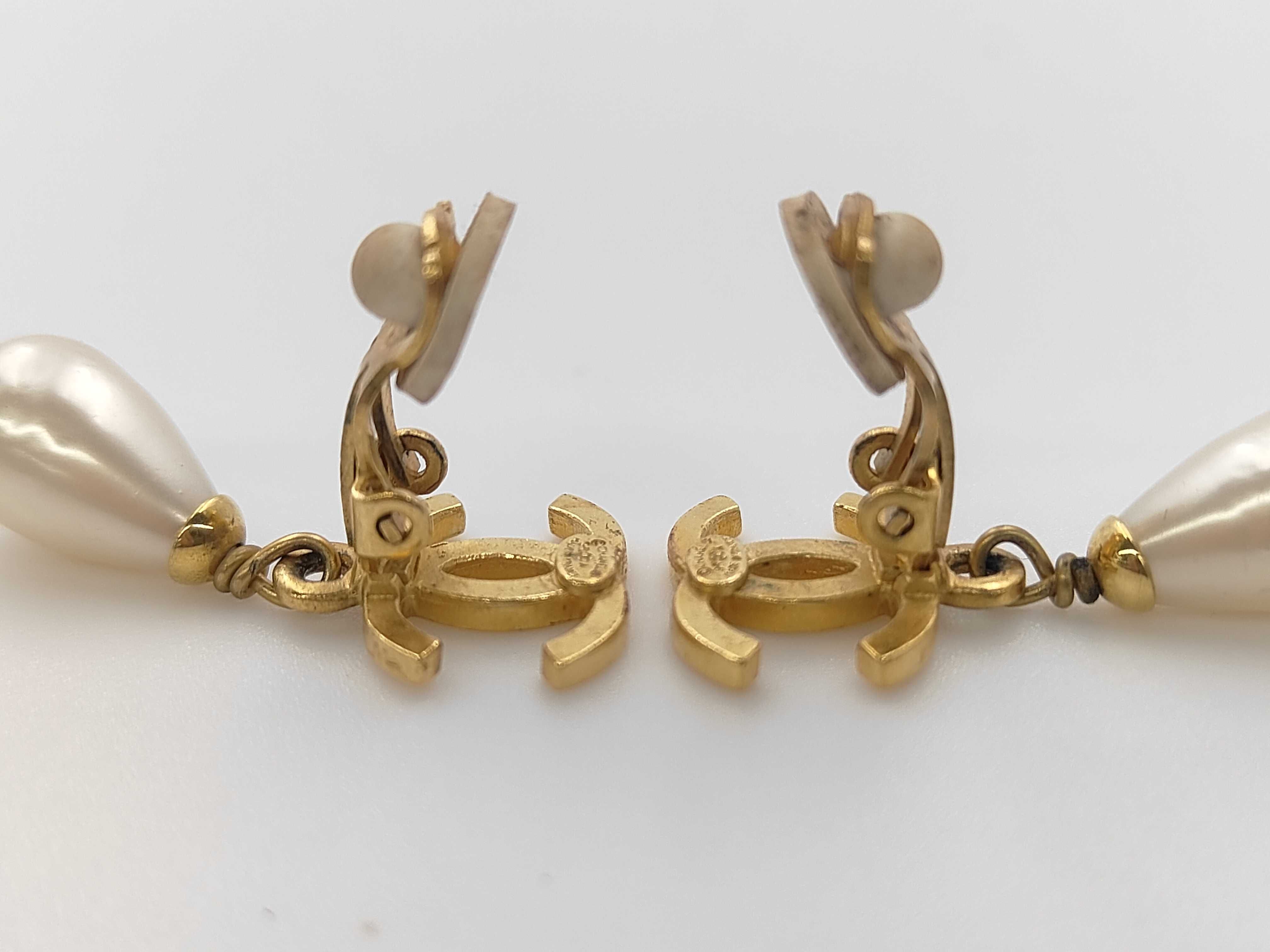 Earrings (with box) - Drop-shaped pearl earrings with Coco Mark design. — view 3