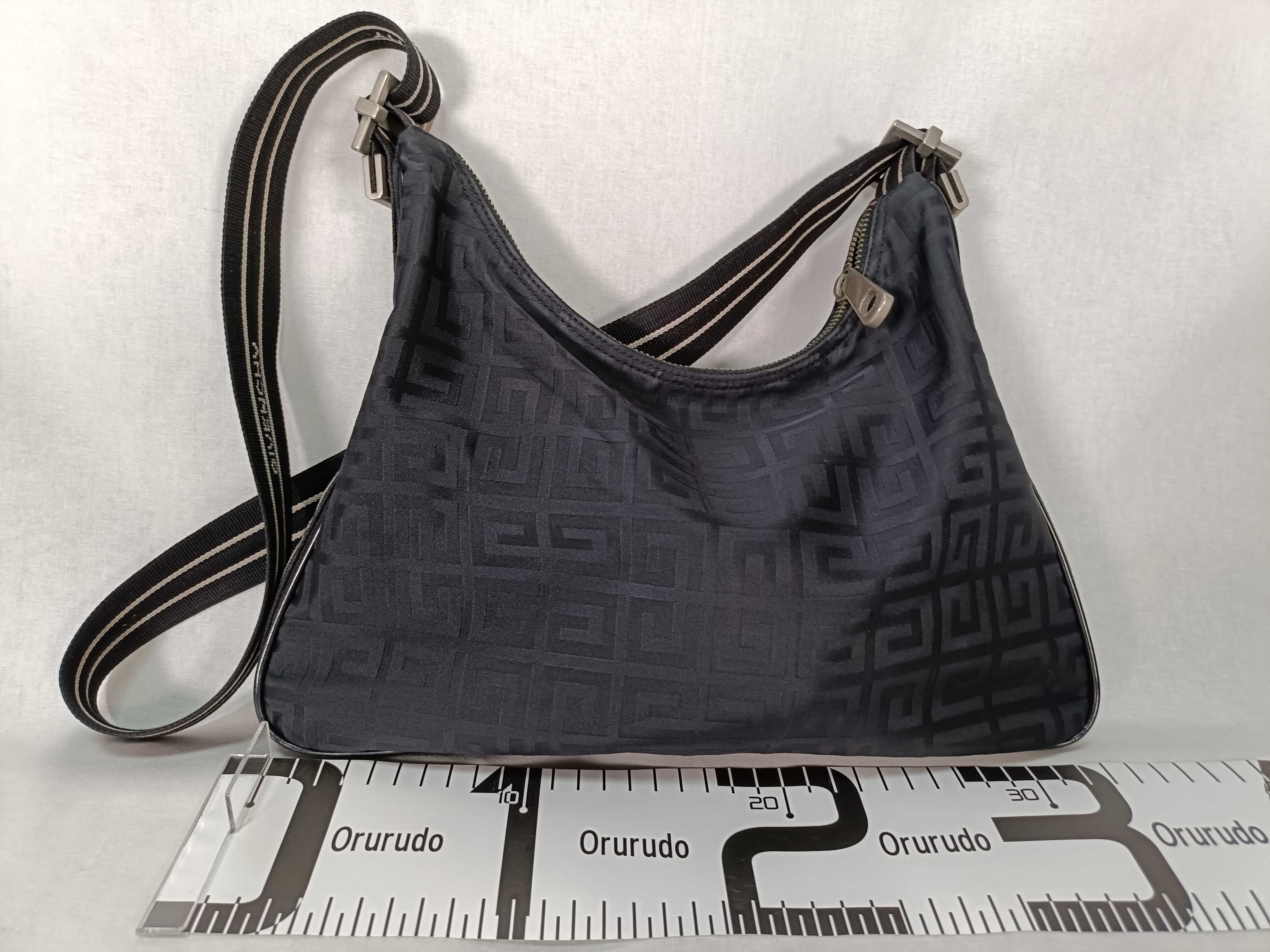 4G Logo Shoulder Bag — view 2