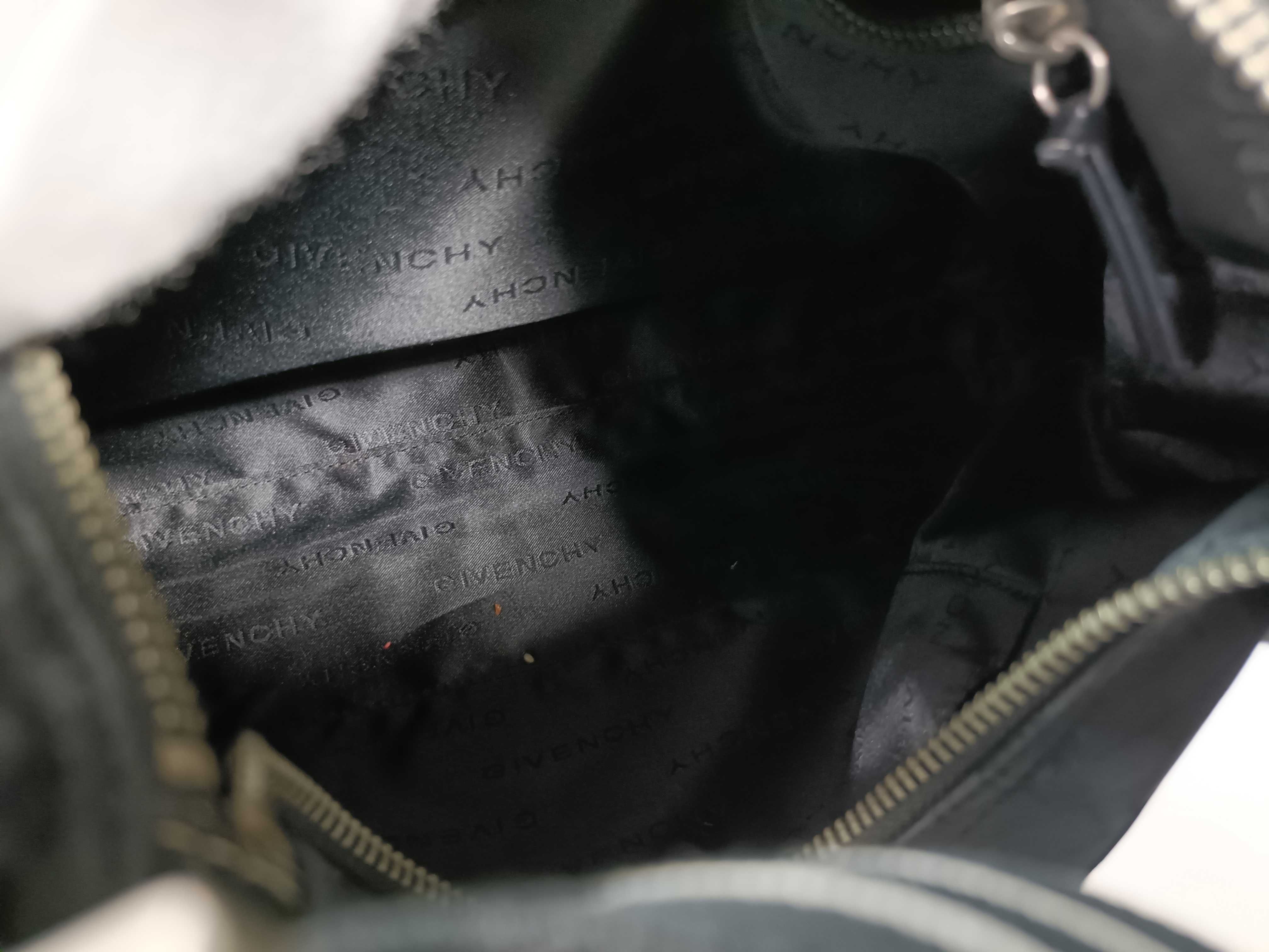 4G Logo Shoulder Bag — view 11