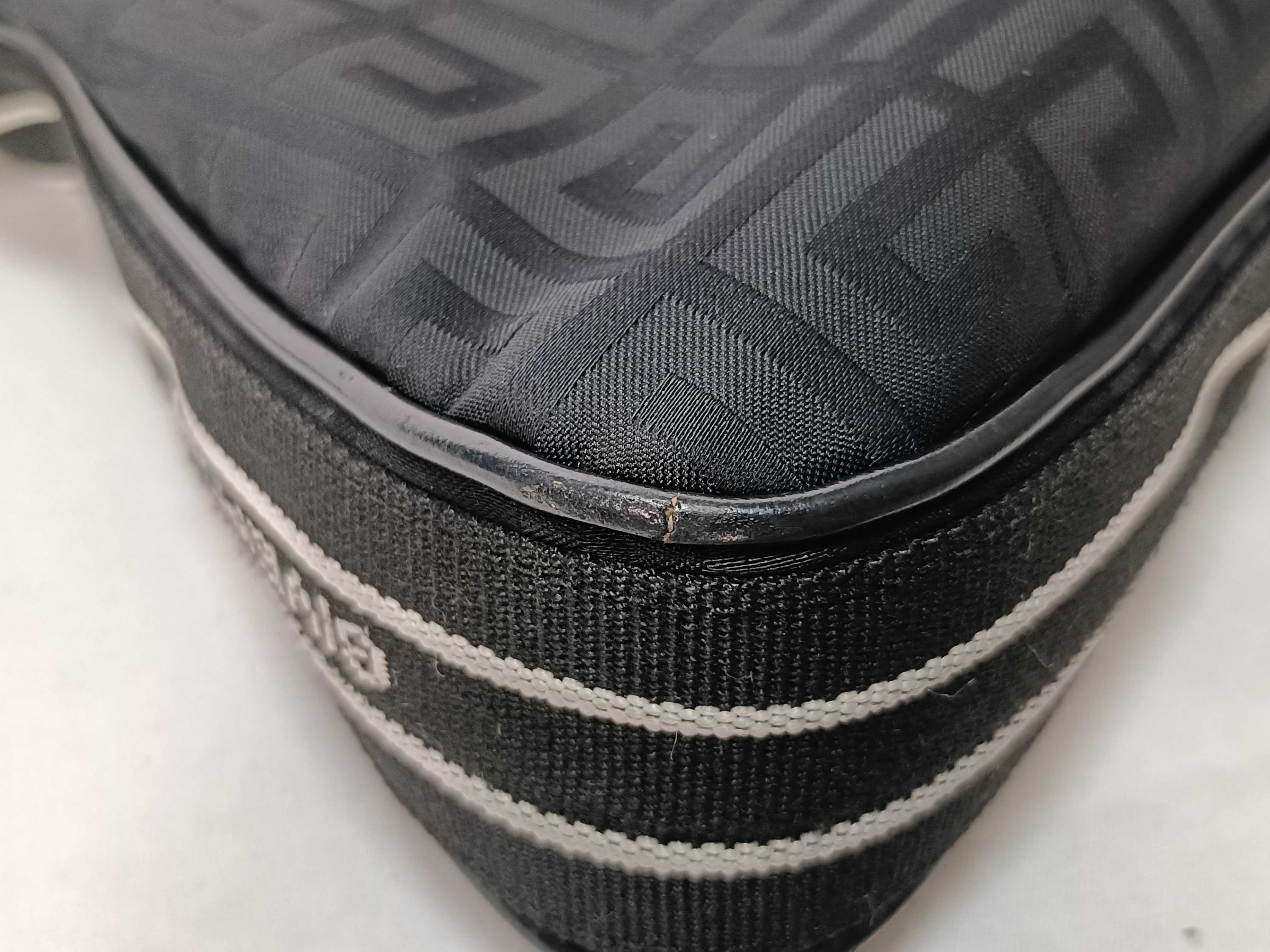 4G Logo Shoulder Bag — view 6