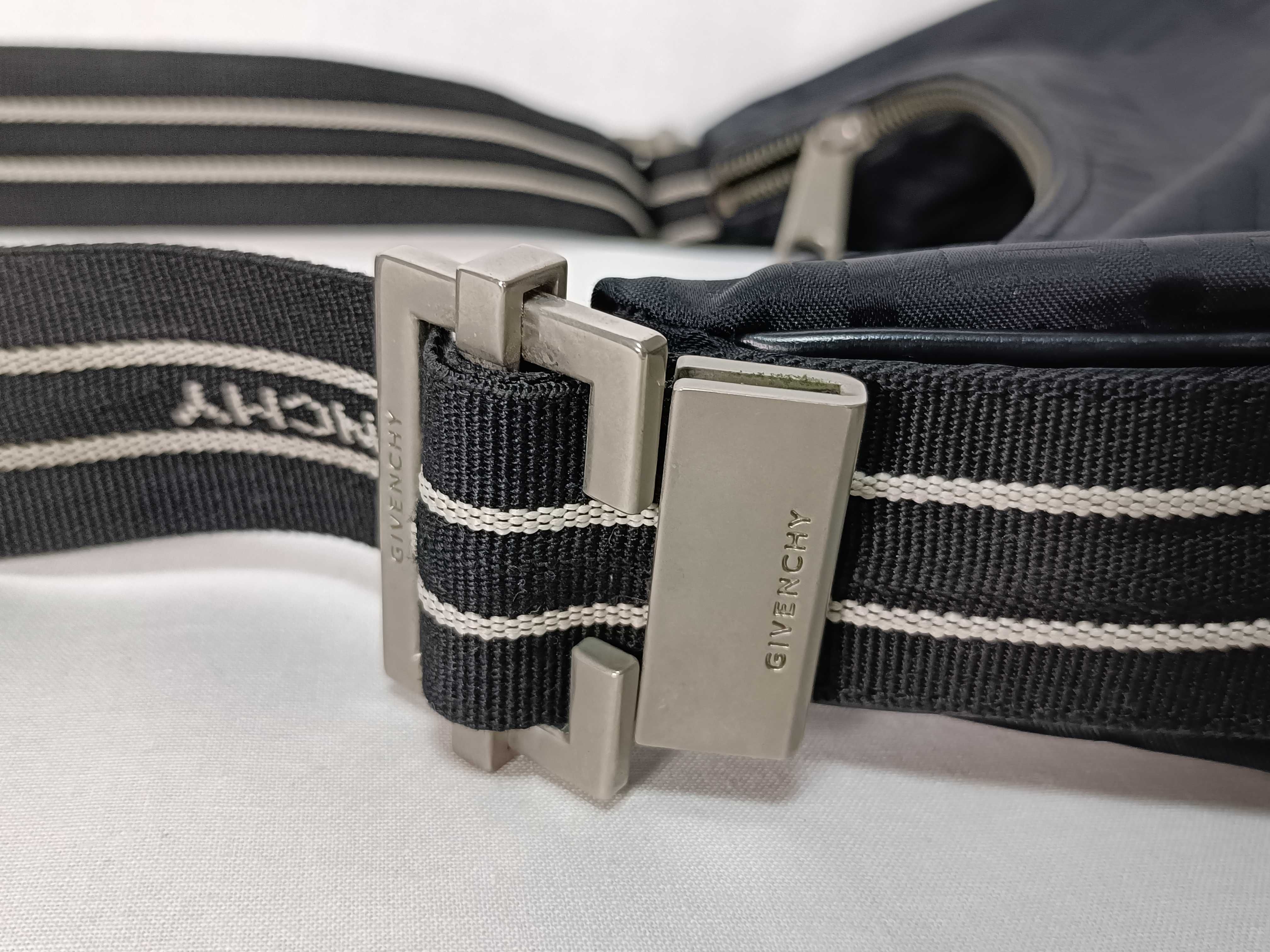 4G Logo Shoulder Bag — view 7