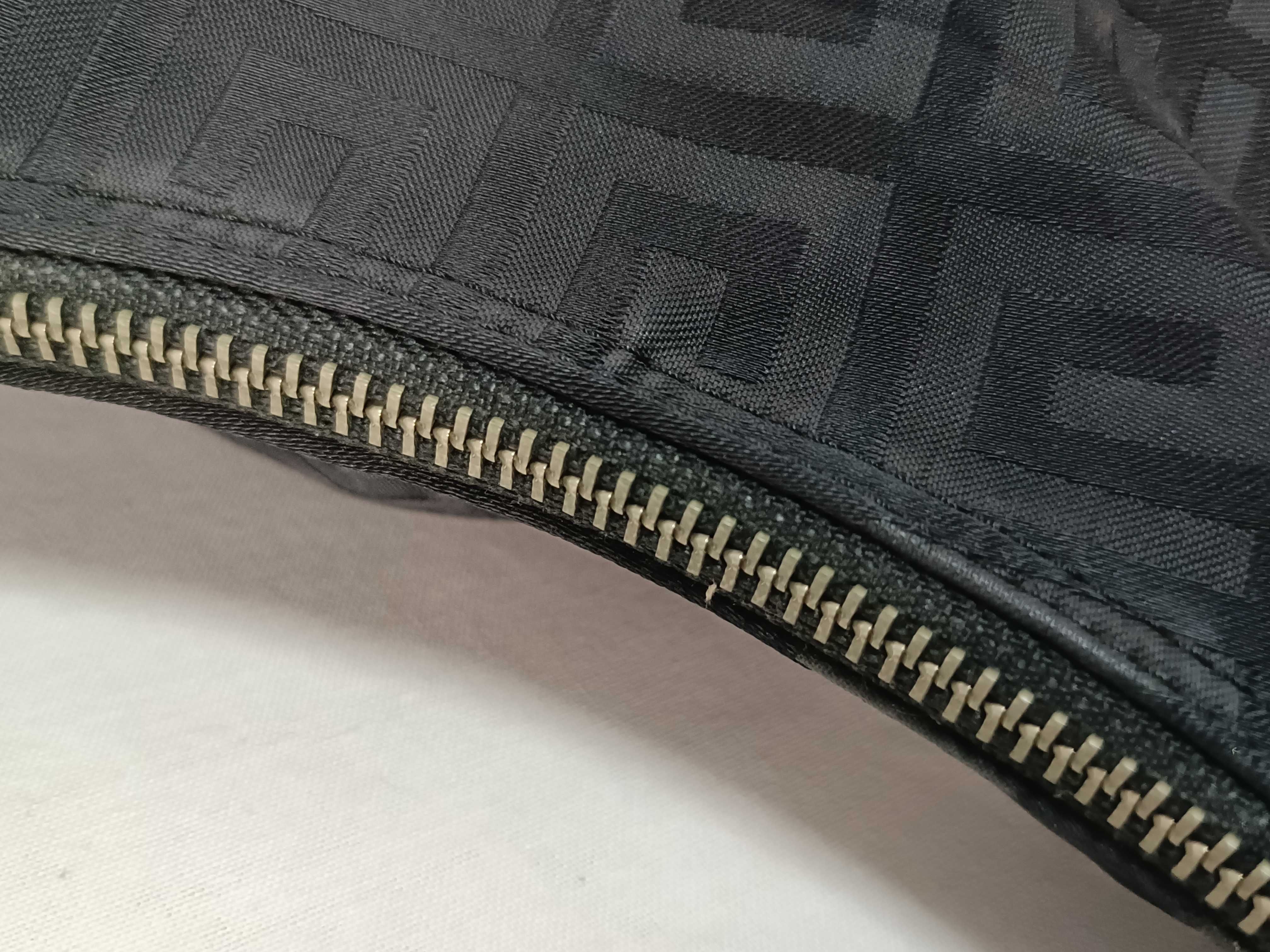 4G Logo Shoulder Bag — view 10