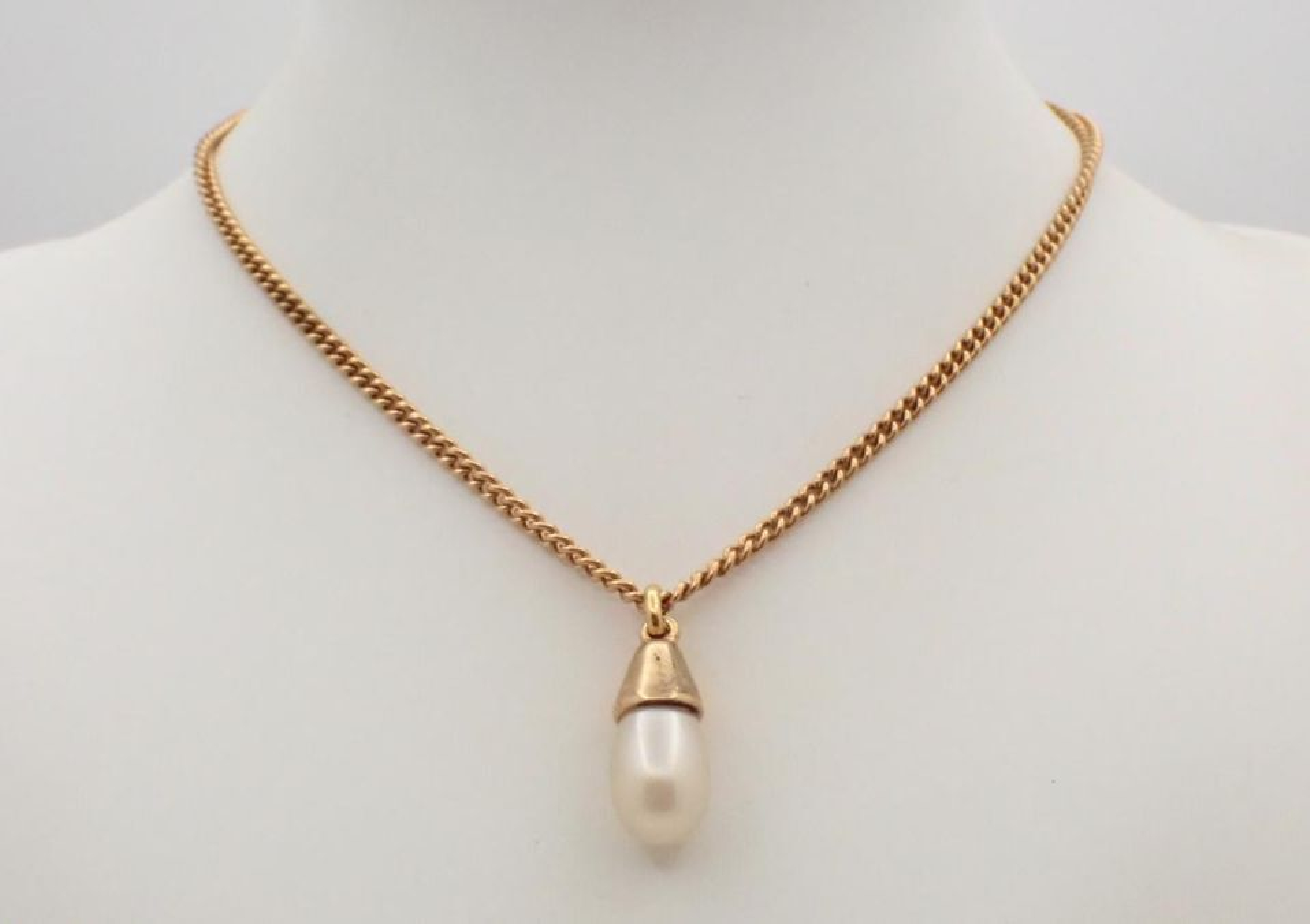 necklace pendant, chain approximately 40cm.