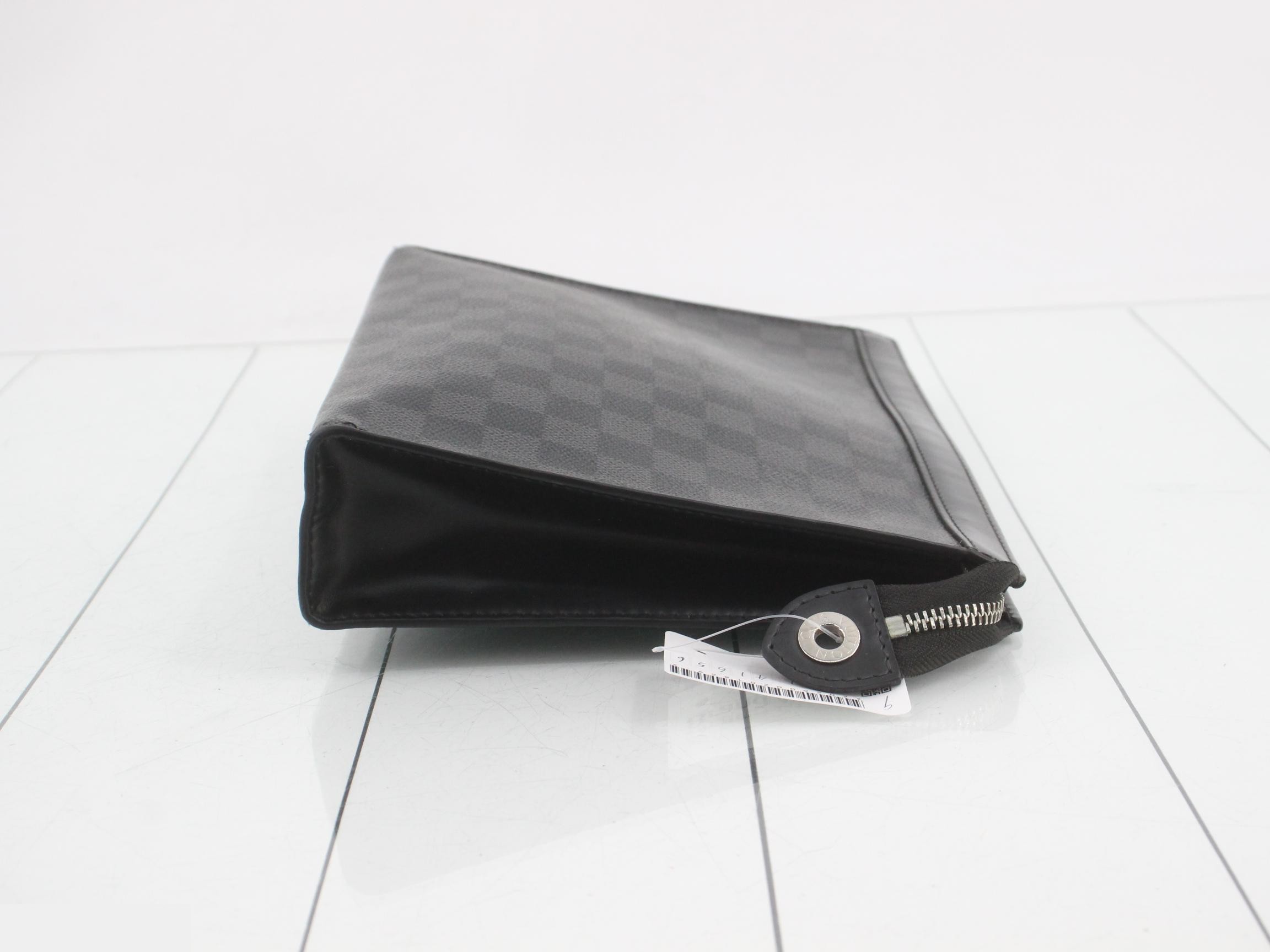 Damier Graphite Pochette Voyage MM Clutch Bag — view 3