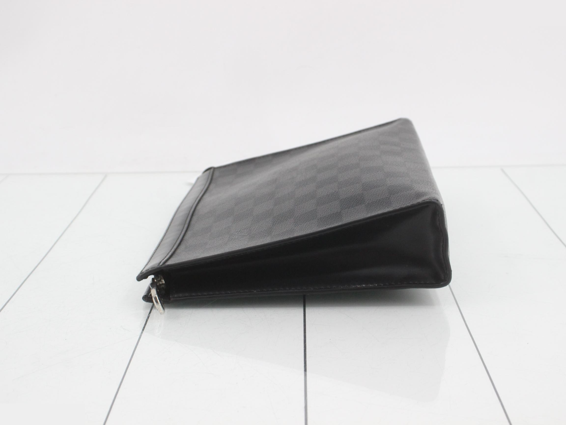Damier Graphite Pochette Voyage MM Clutch Bag — view 4