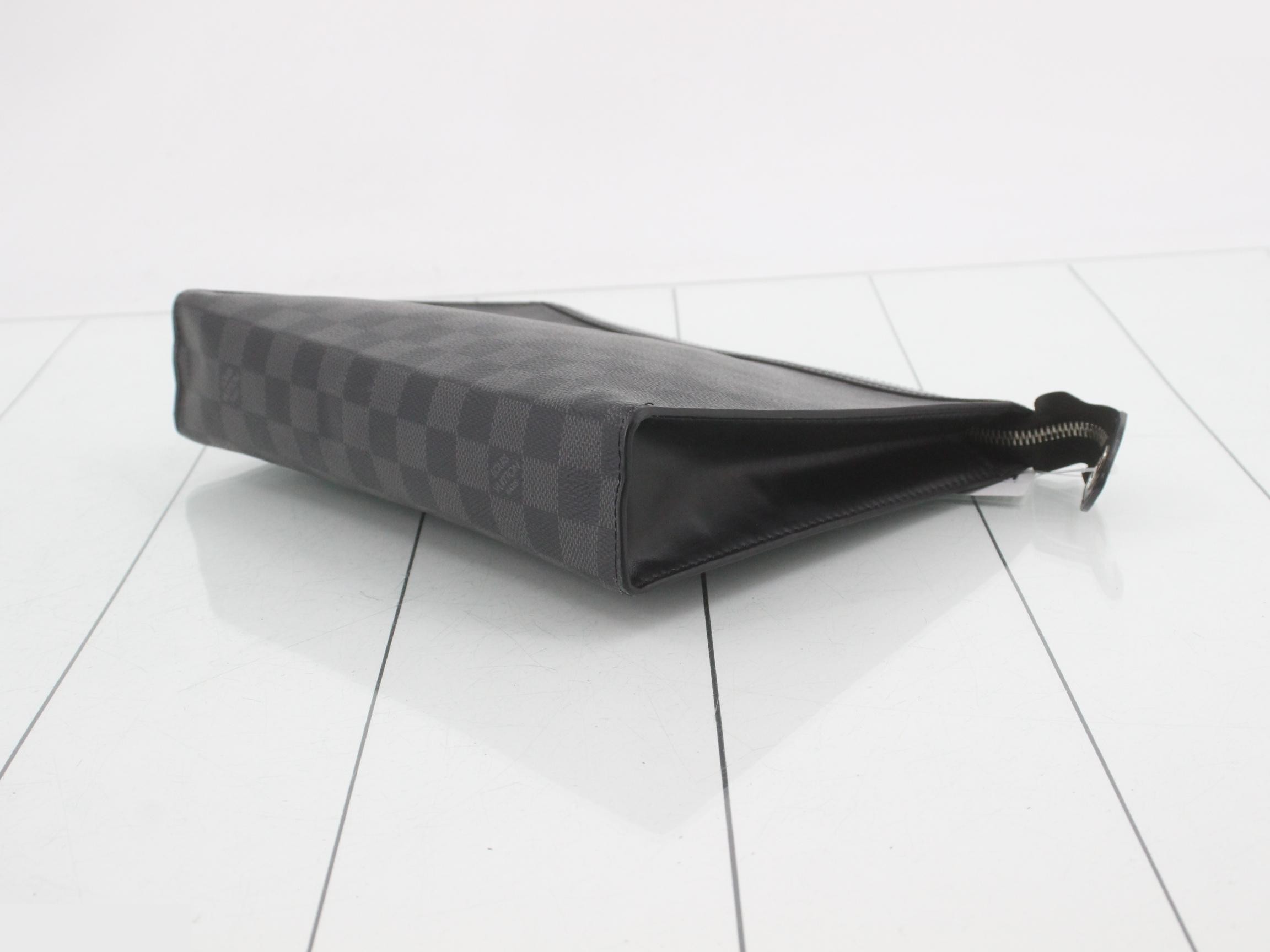 Damier Graphite Pochette Voyage MM Clutch Bag — view 6