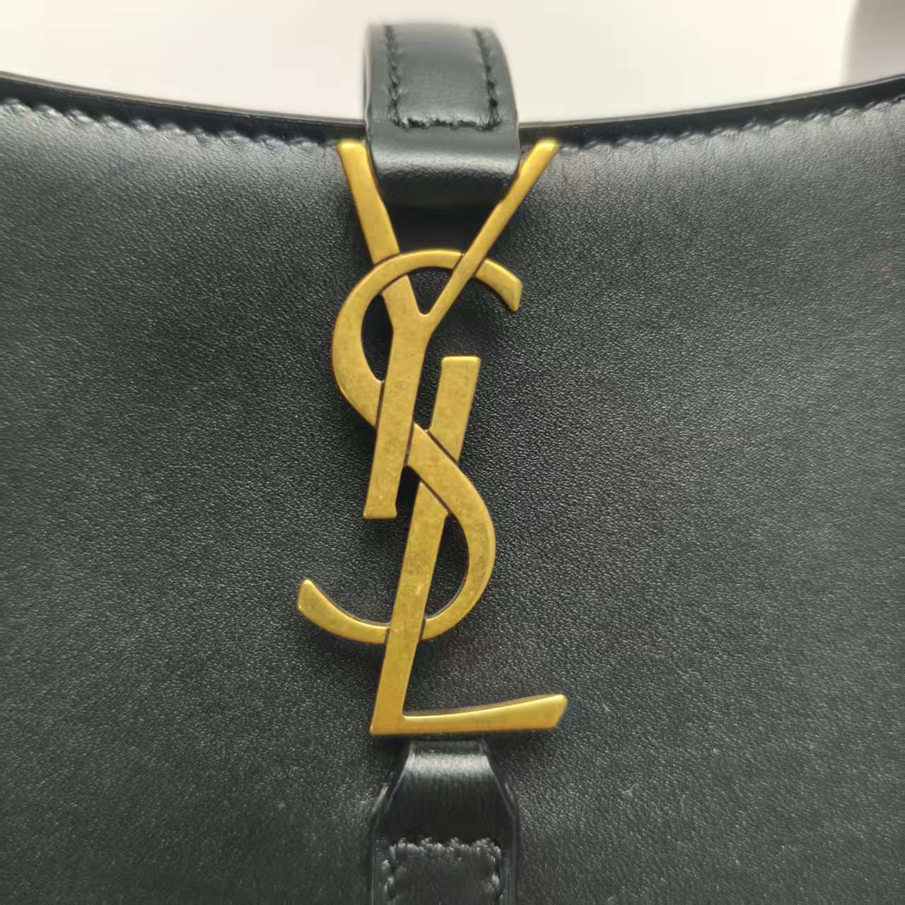 【*Shipped from: China*】SAINT LAURENT LE5A7 Leather Handbag — view 9