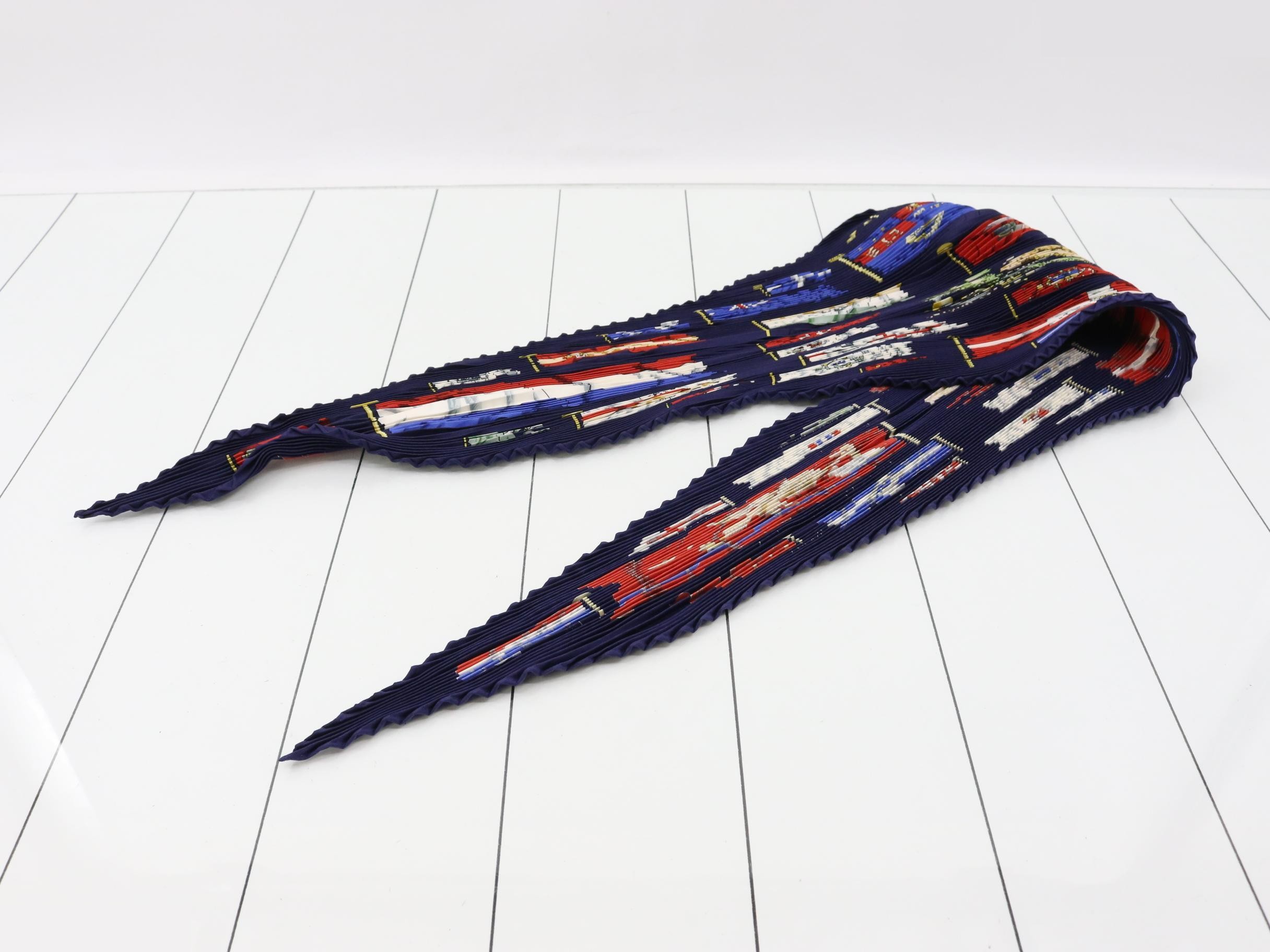 Pleated scarf — view 3