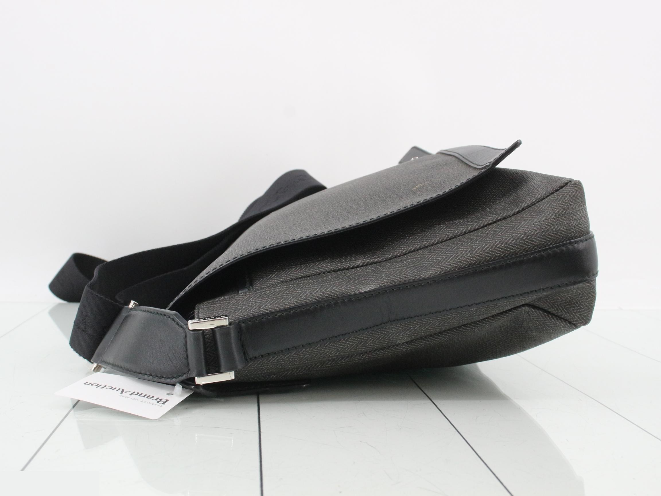 Shoulder bag — view 4
