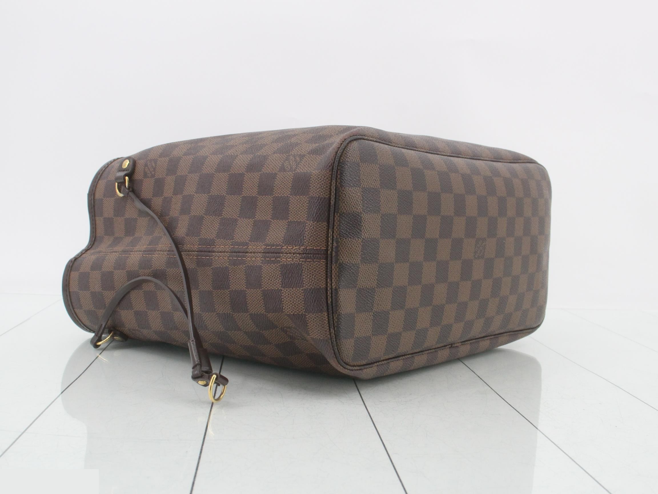 Damier Neverfull MM Tote Bag — view 5