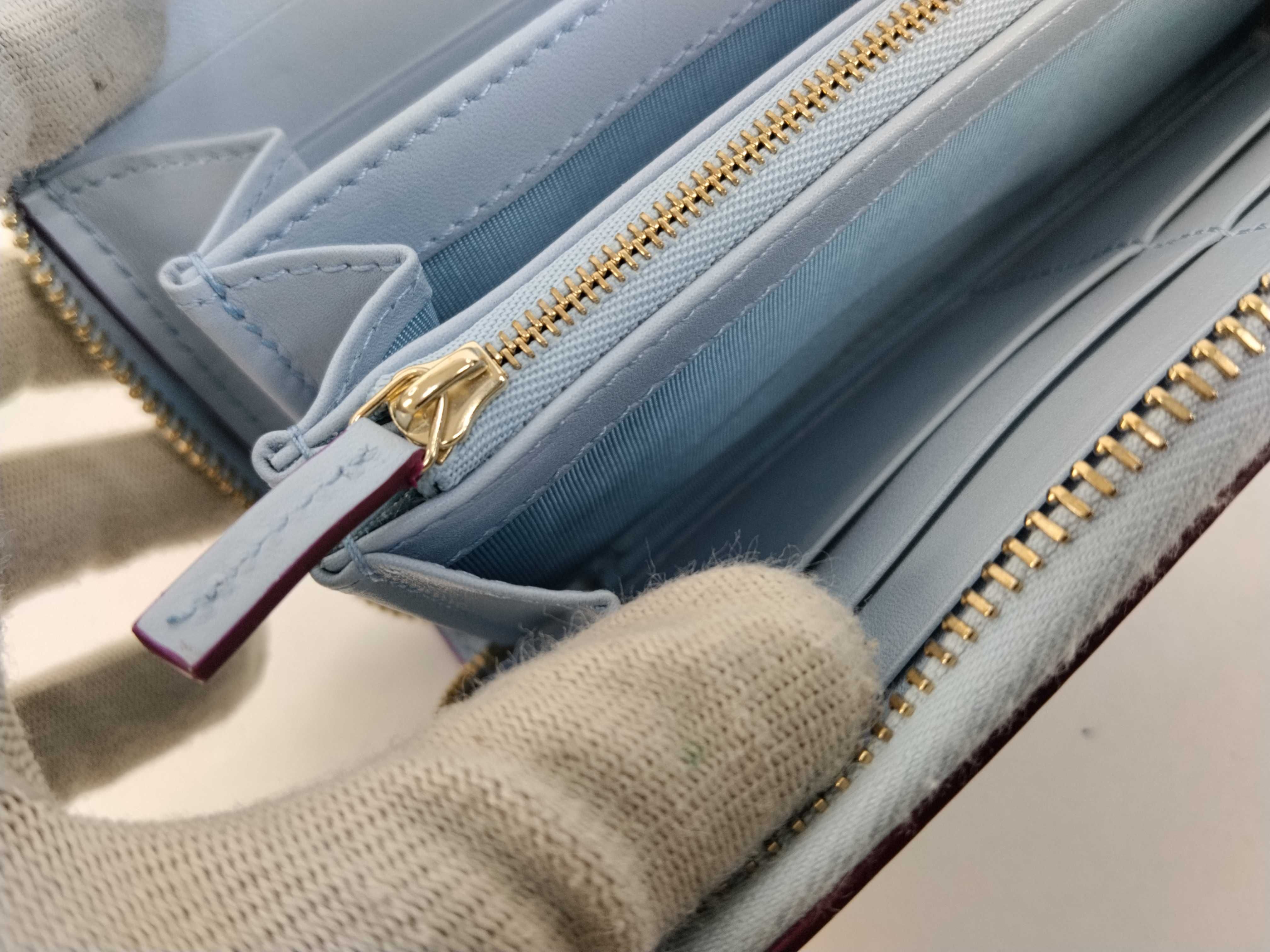 (Gucci) Higuchi Yuko Round Zip Long Wallet, Blue — view 11