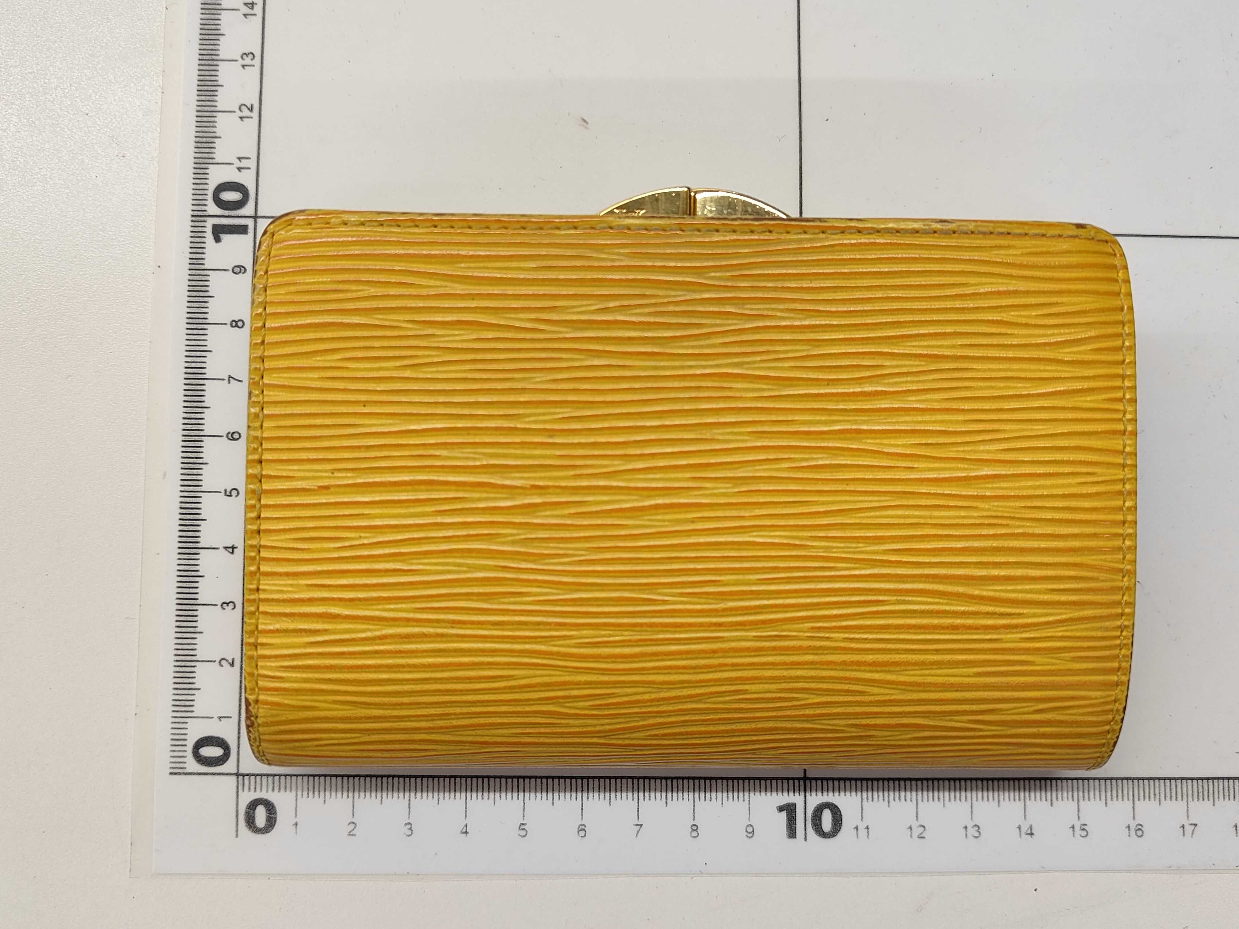 Epi / Epi / Porte Monnaie Billet Viennois / M63249 / Folding Wallet / Leather Wallet — view 2