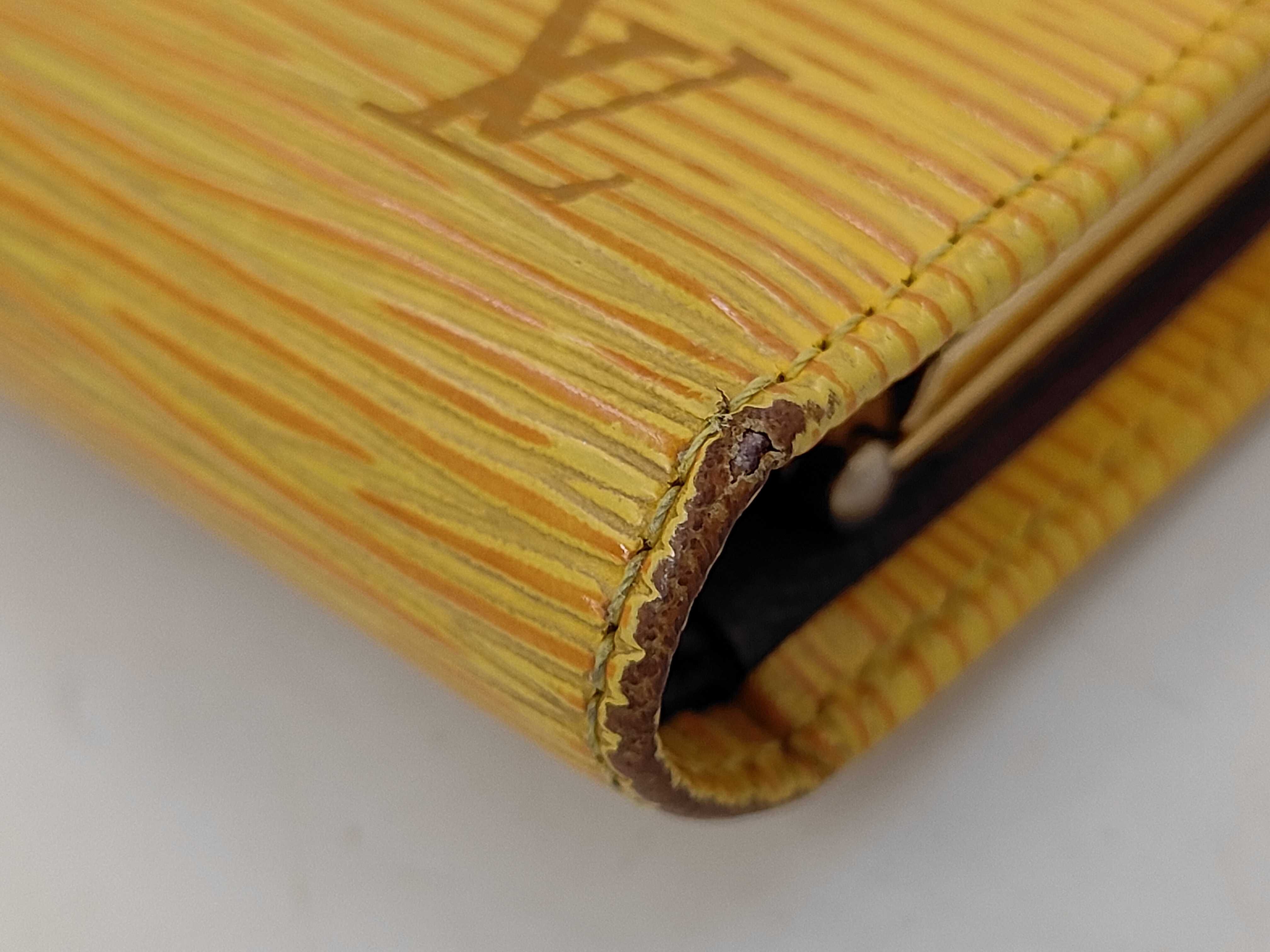 Epi / Epi / Porte Monnaie Billet Viennois / M63249 / Folding Wallet / Leather Wallet — view 3
