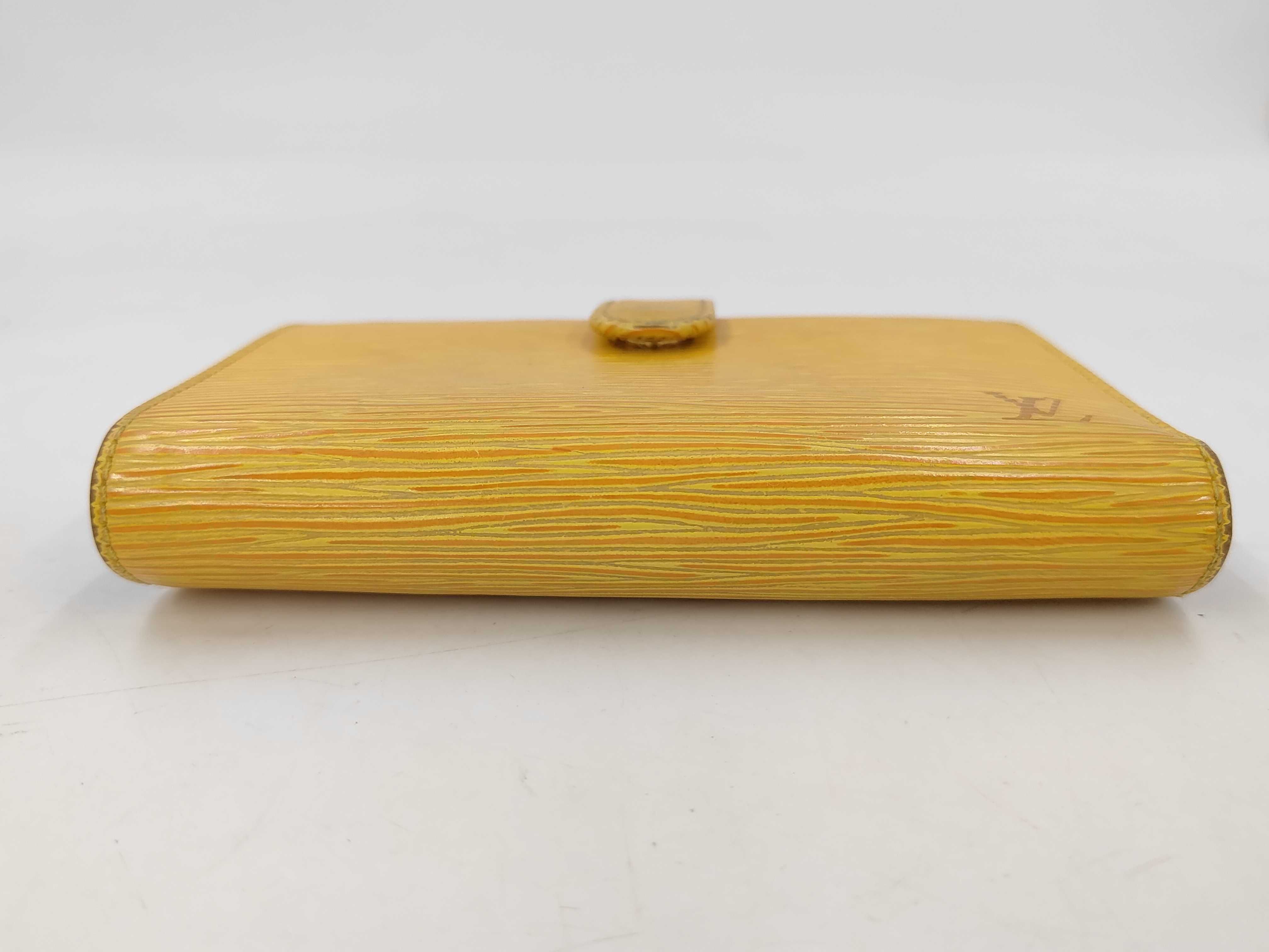 Epi / Epi / Porte Monnaie Billet Viennois / M63249 / Folding Wallet / Leather Wallet — view 4