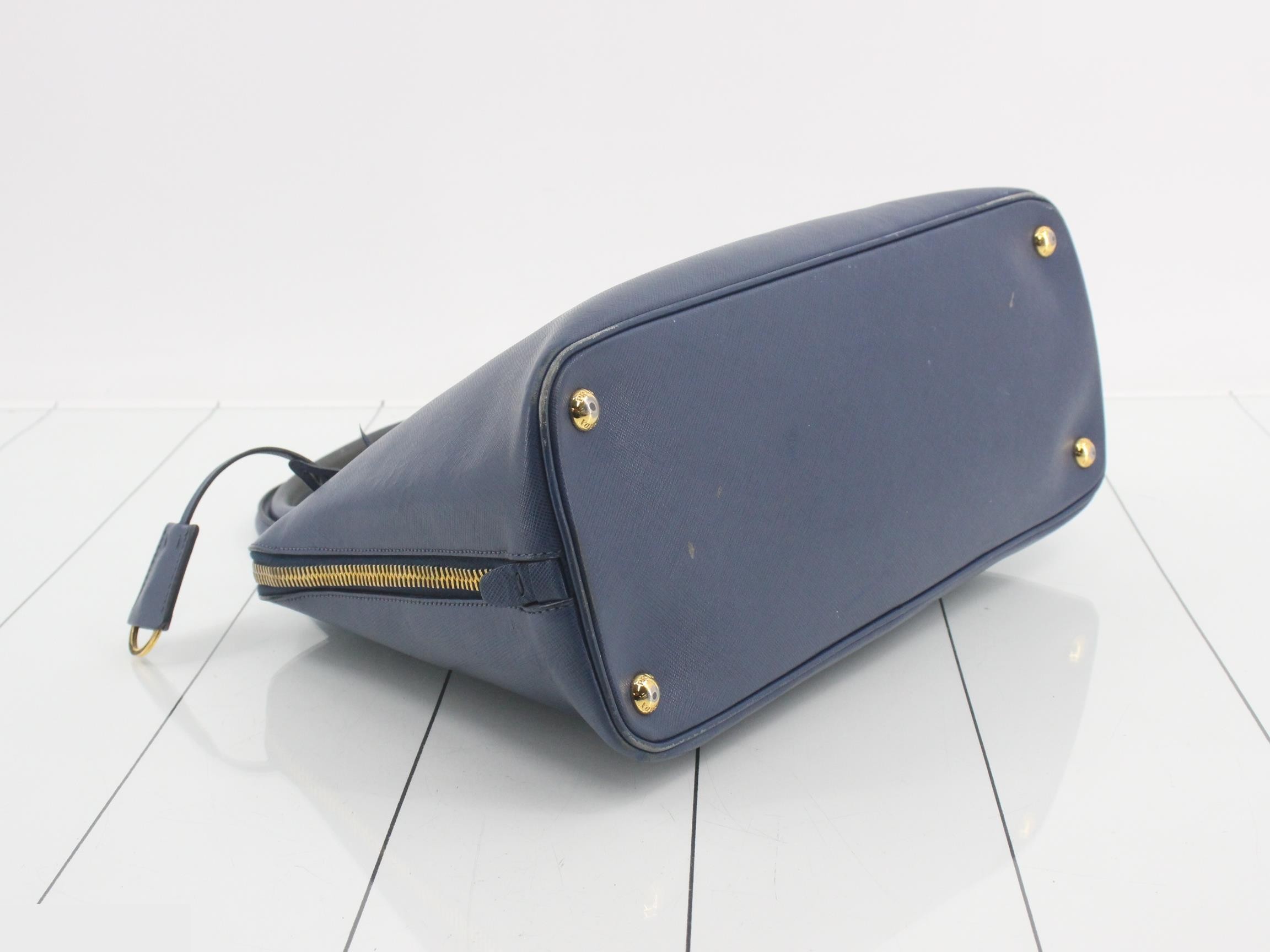Other lines: Shoulder bag, Saffiano leather — view 5