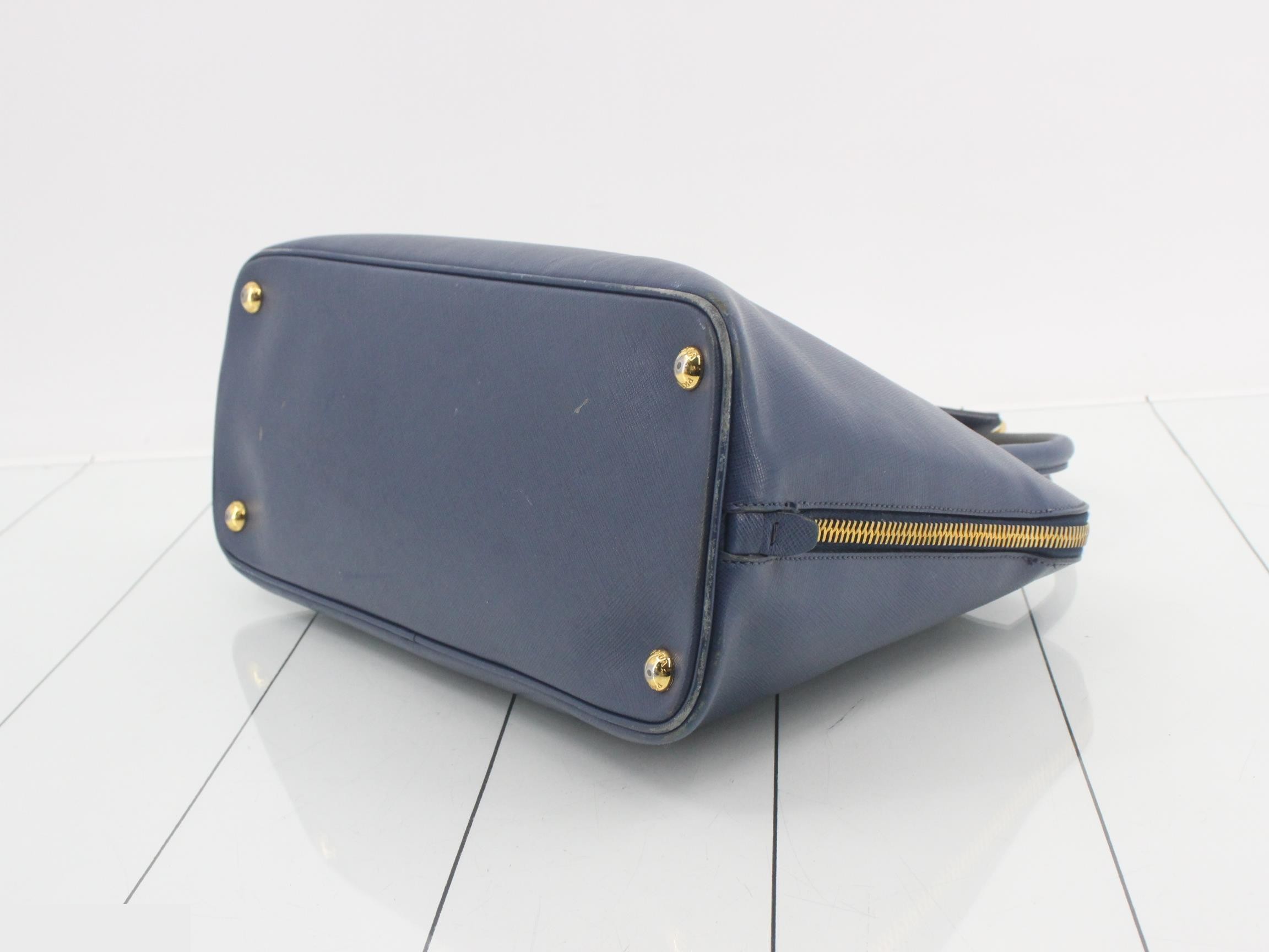 Other lines: Shoulder bag, Saffiano leather — view 6
