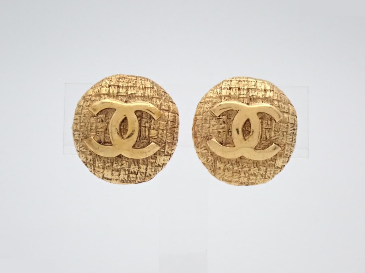 Earrings with Coco Mark design, gold.
