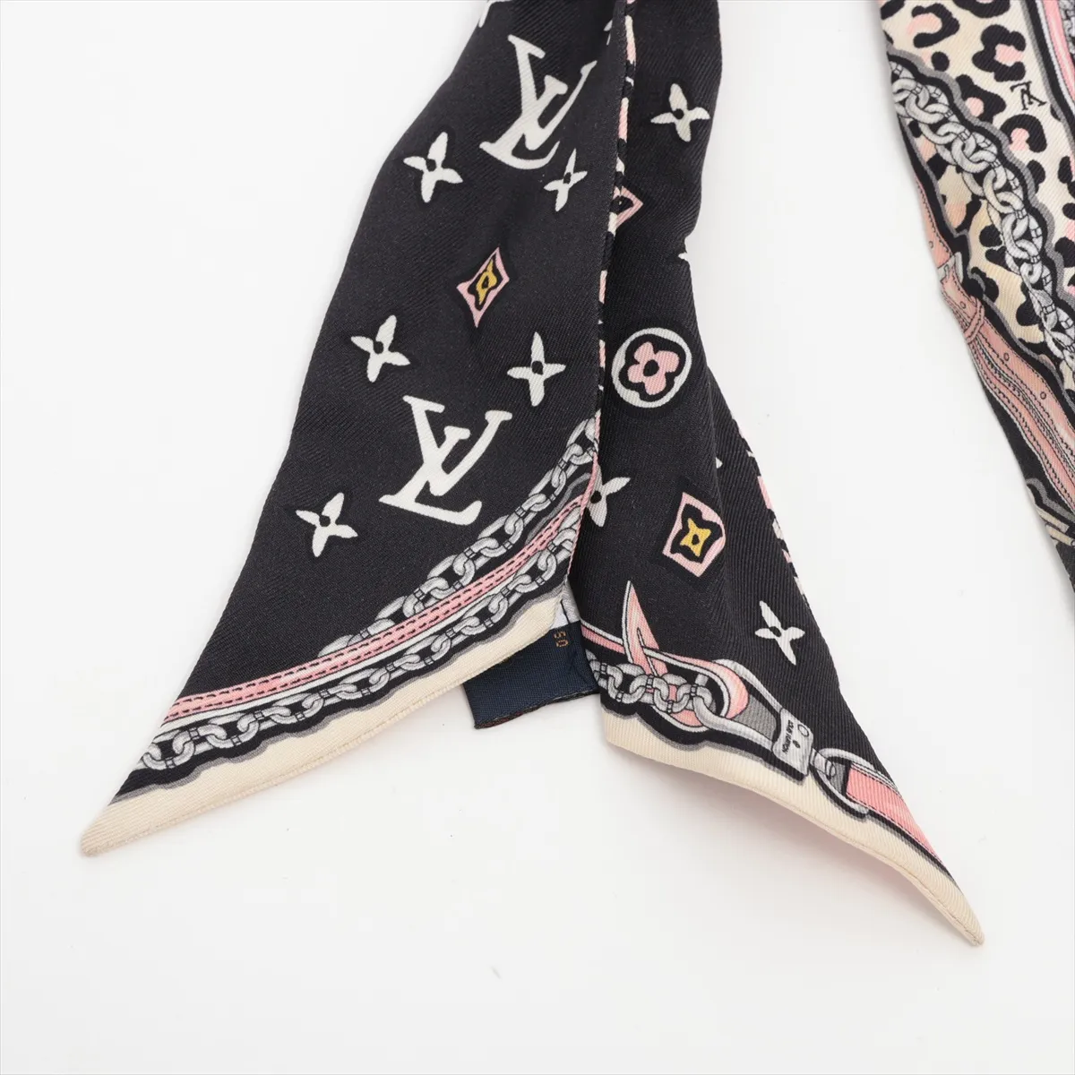 M00415 Bandeau BB Wild at Heart OS0261 Scarf, Silk, Black x Pink. — view 2