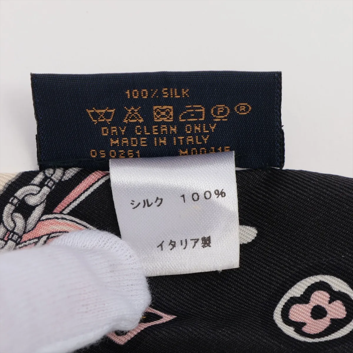 M00415 Bandeau BB Wild at Heart OS0261 Scarf, Silk, Black x Pink. — view 4