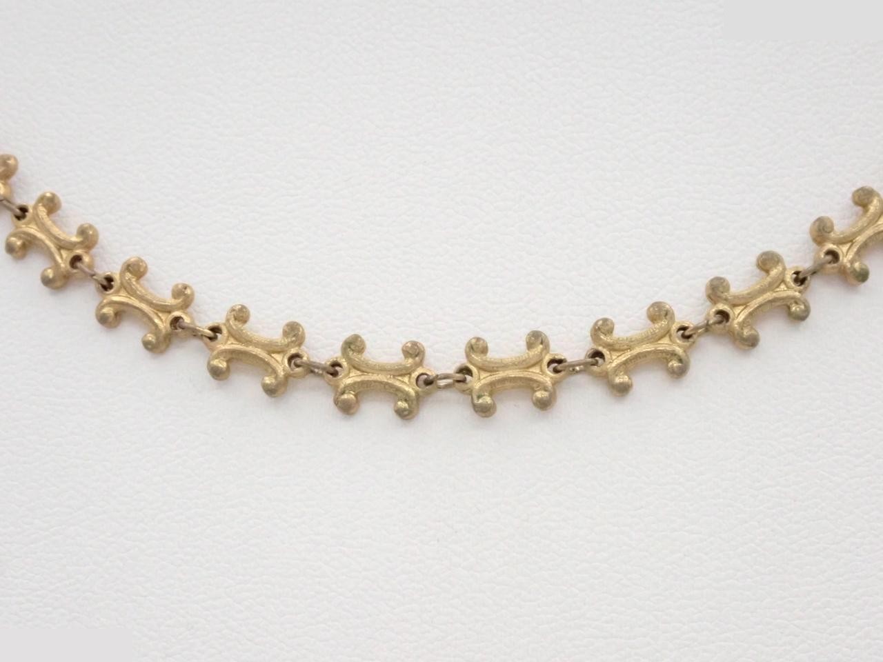 Necklace, chain approximately 38cm