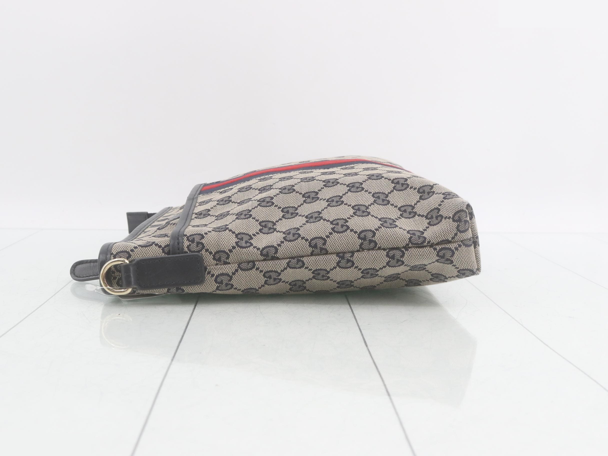 GG Canvas Sherry Shoulder Bag — view 4