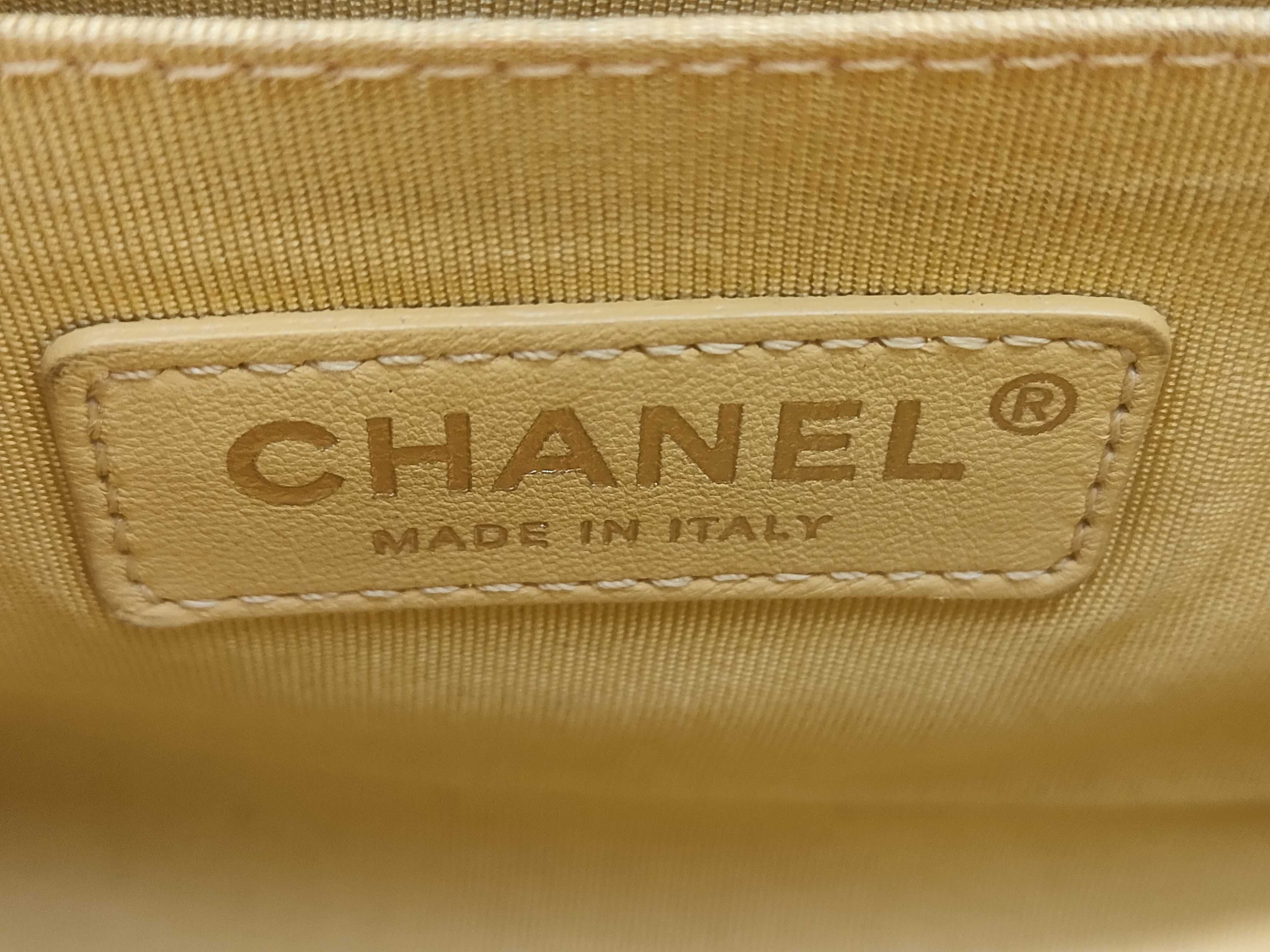Boy Chanel 20 Caviar Yellow Chain Shoulder Bag — view 11