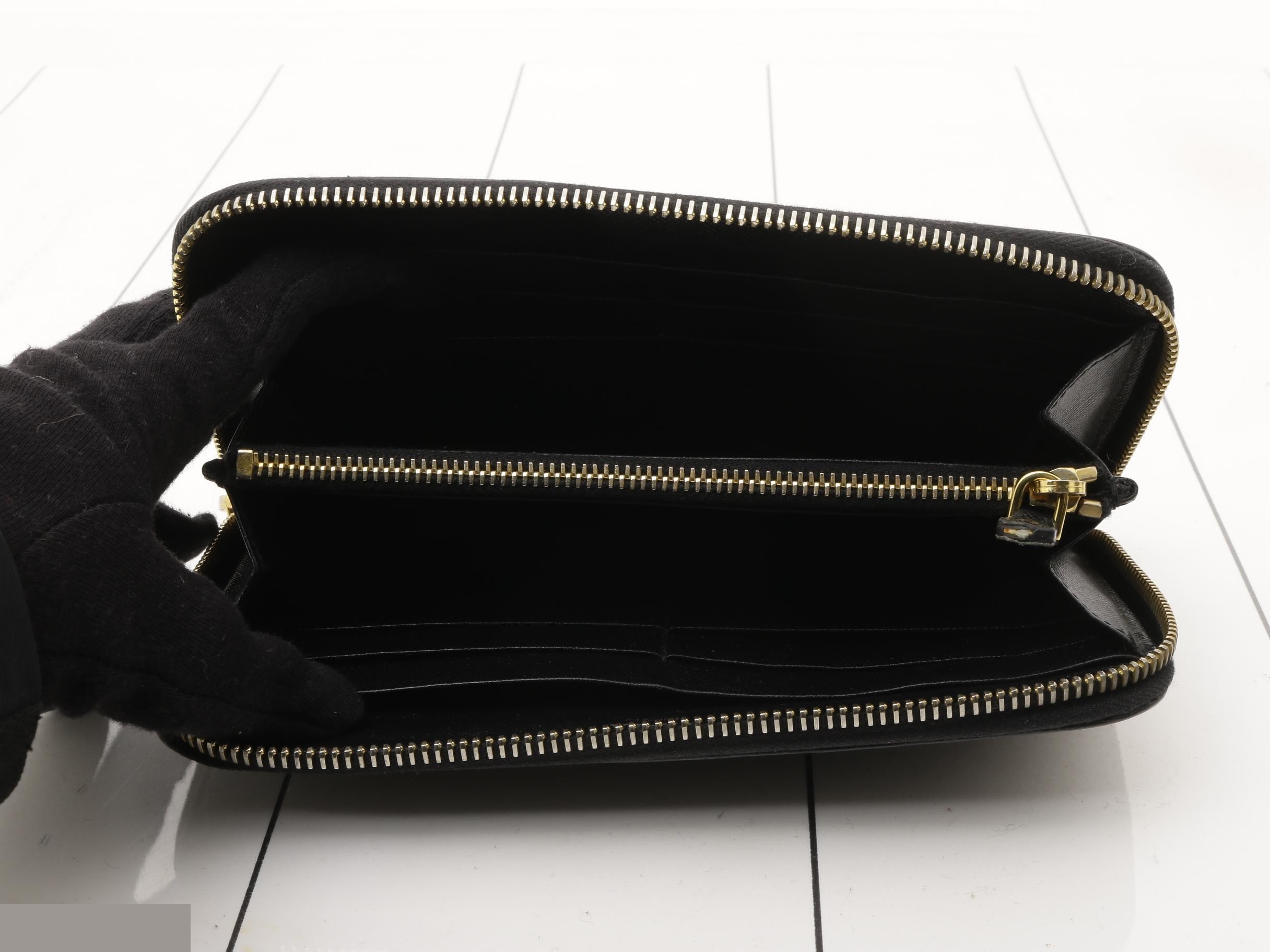 Other lines: Bags and Wallets — view 4