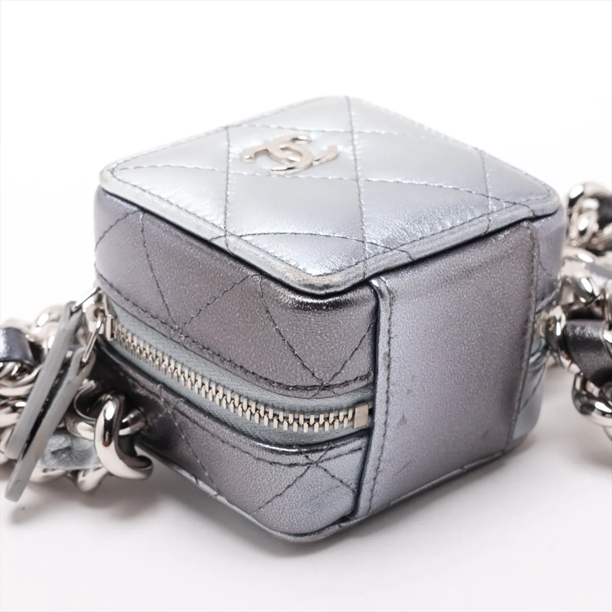 Matelassé Lambskin Chain Shoulder Bag, Silver, Silver Hardware, Item Number 31794339 (Serial Number 31) — view 4