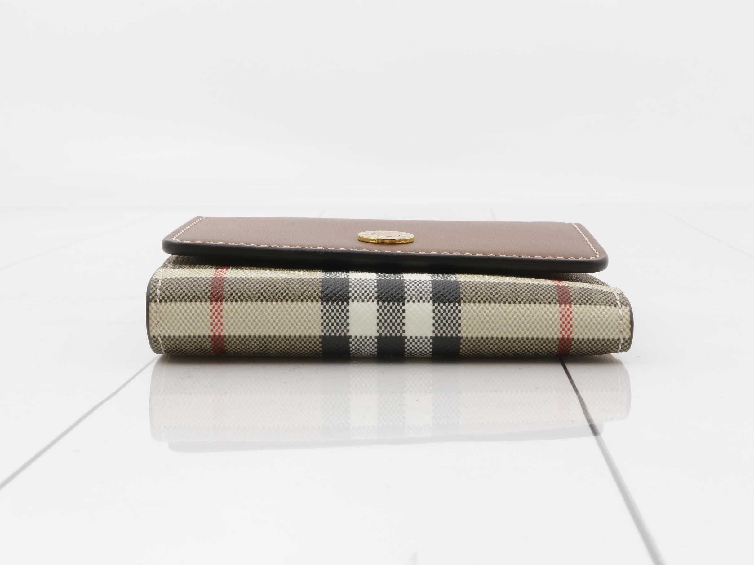 Folding wallet — view 3