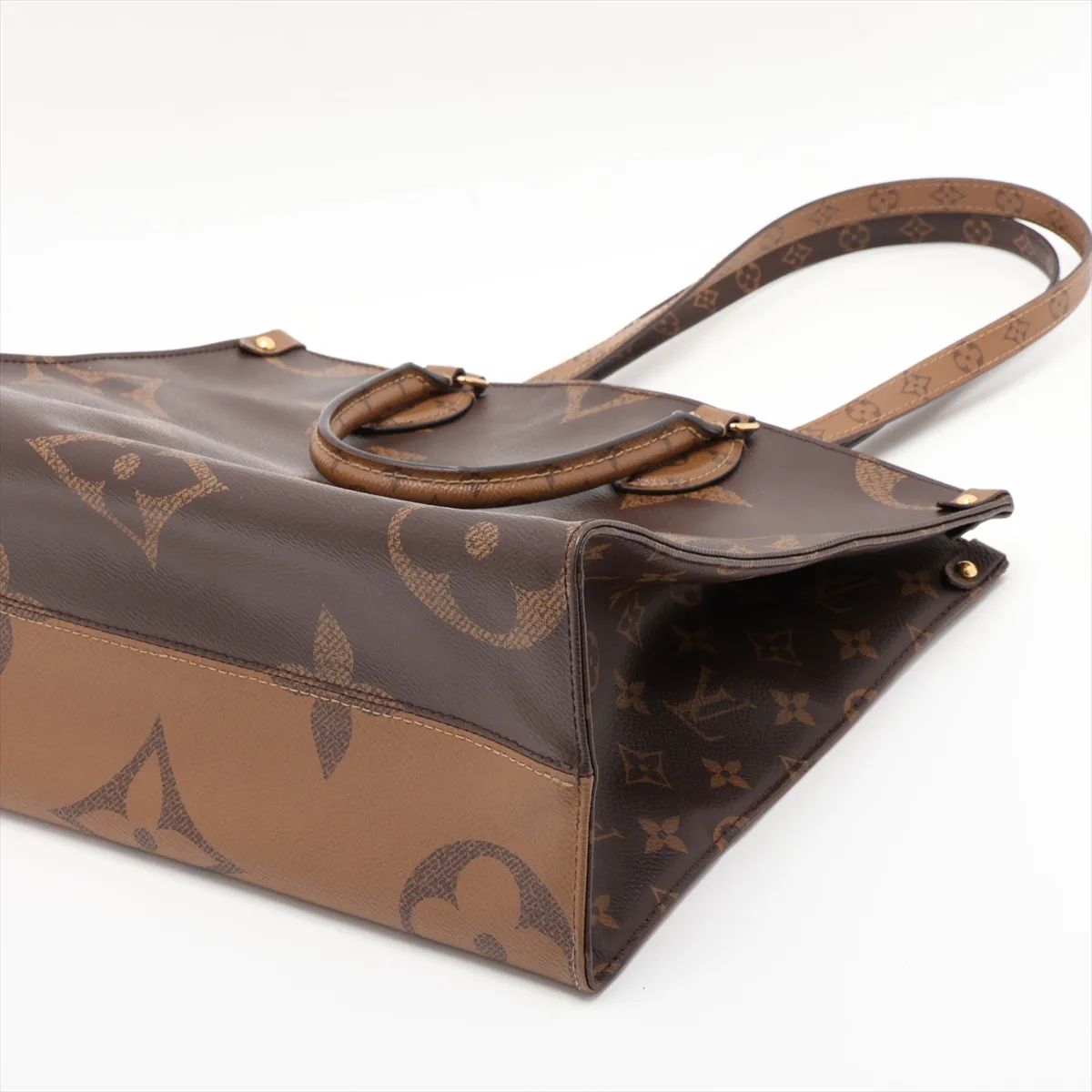Giant Monogram Reverse OnTheGo MM M45039 TR4189 Brown (RFID detected) — view 3