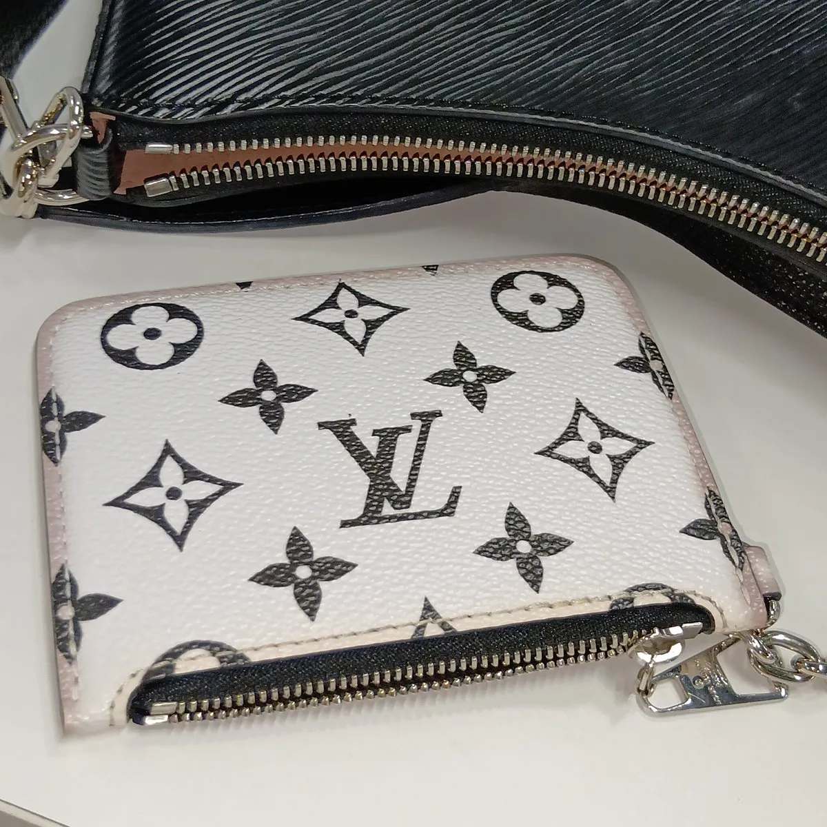 Epi Marelle M80689 Black Pouch - — view 15