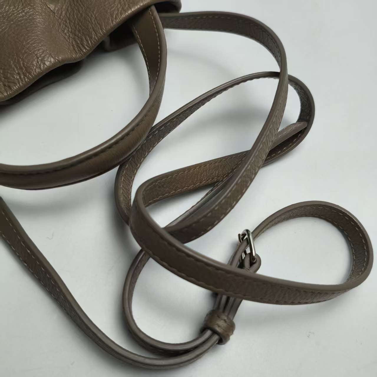 【*Shipped from: China*】BALENCIAGA Bucket Leather Shoulder Bag — view 11