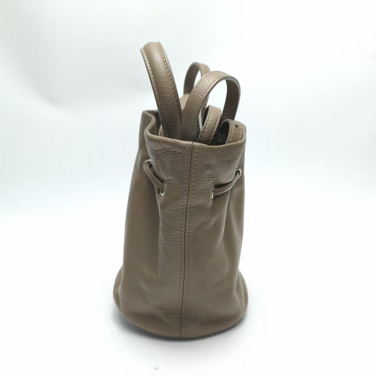 【*Shipped from: China*】BALENCIAGA Bucket Leather Shoulder Bag — view 3