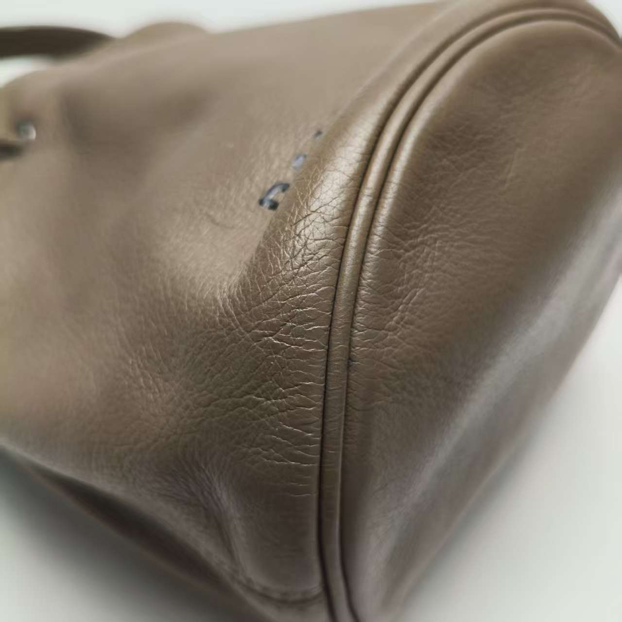 【*Shipped from: China*】BALENCIAGA Bucket Leather Shoulder Bag — view 6